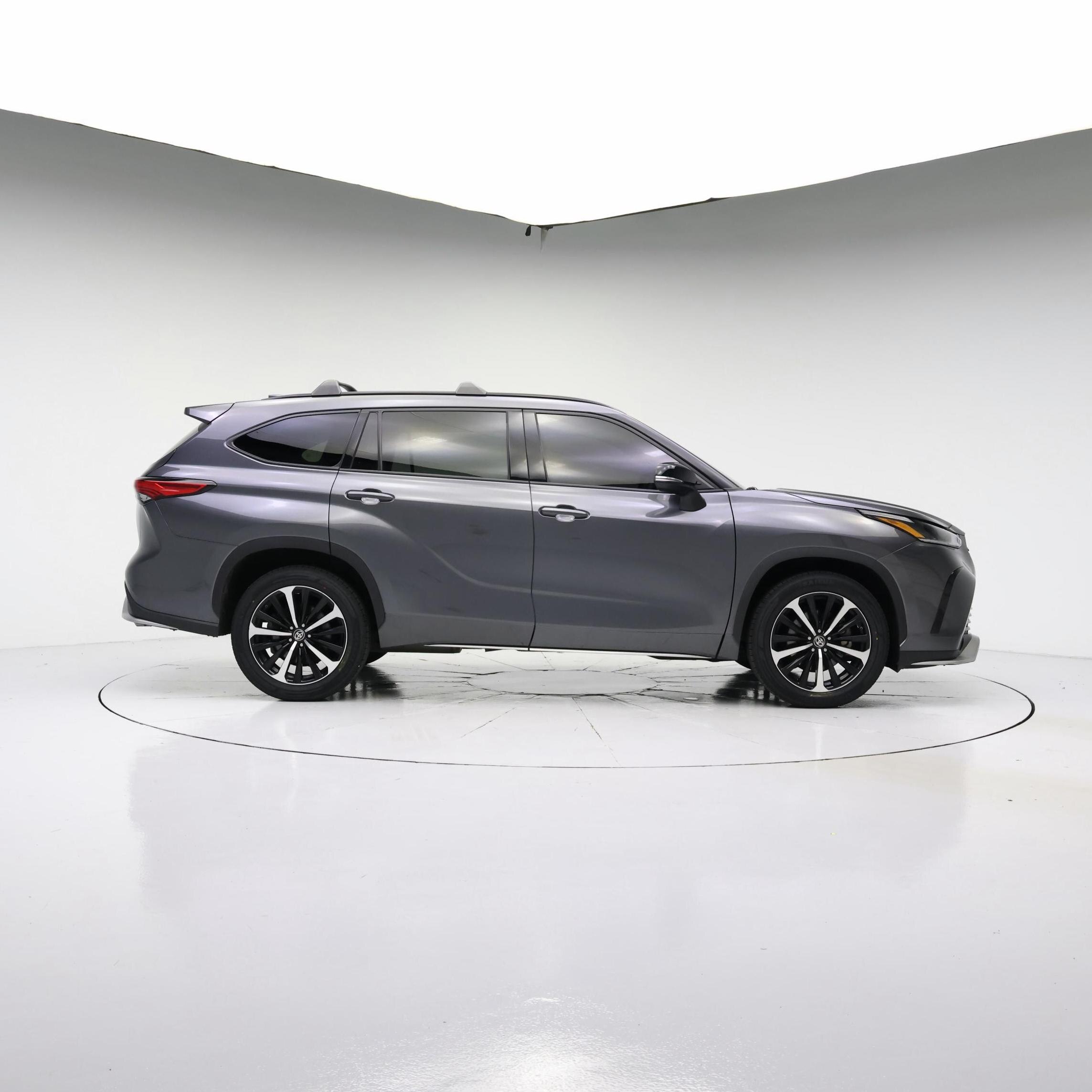 Thumbnail: 2022 Toyota Highlander - 7