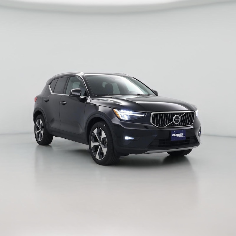 2025 Volvo XC40 B5 Plus Bright Theme