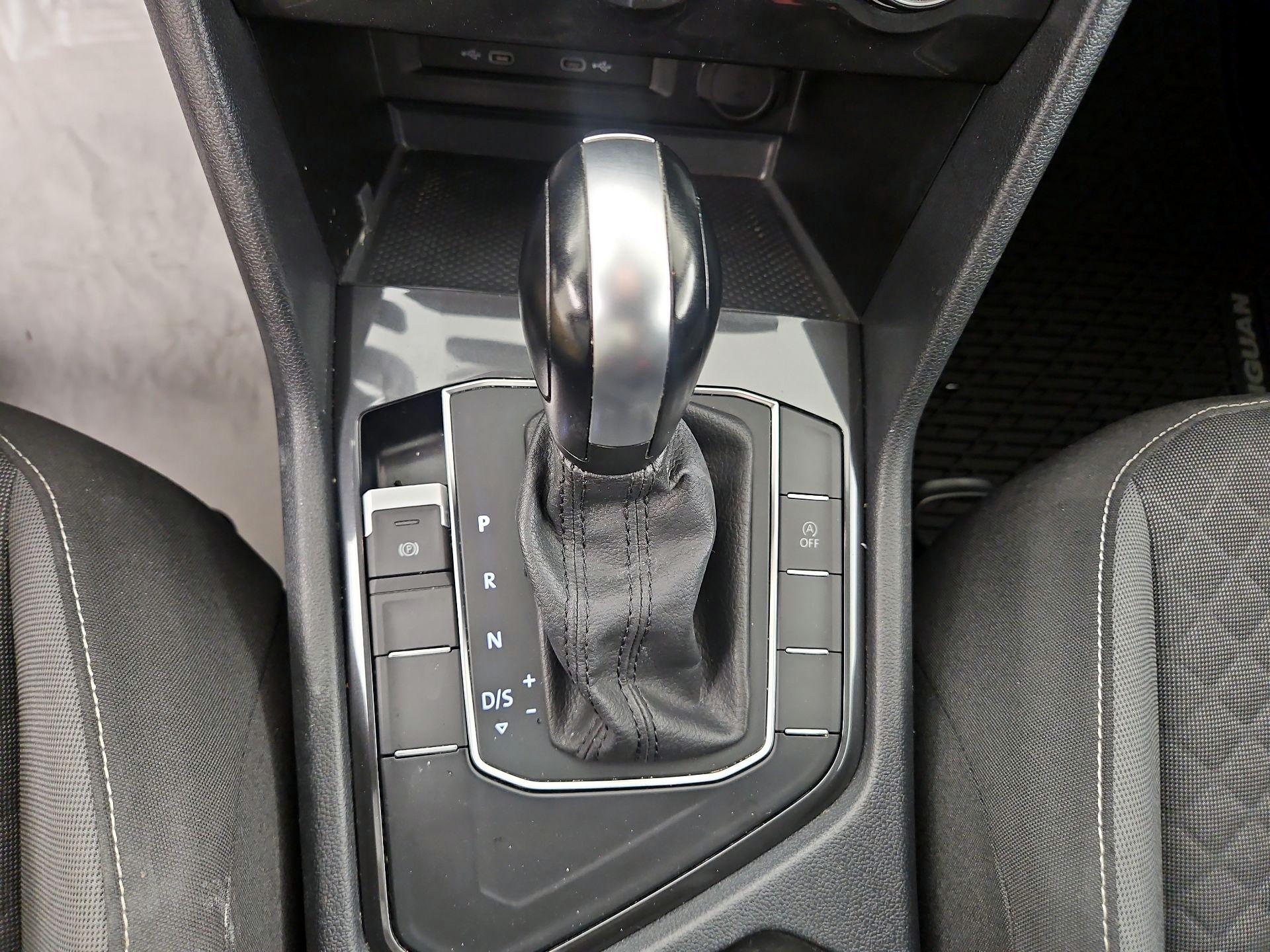 Thumbnail: 2021 Volkswagen Tiguan - 17