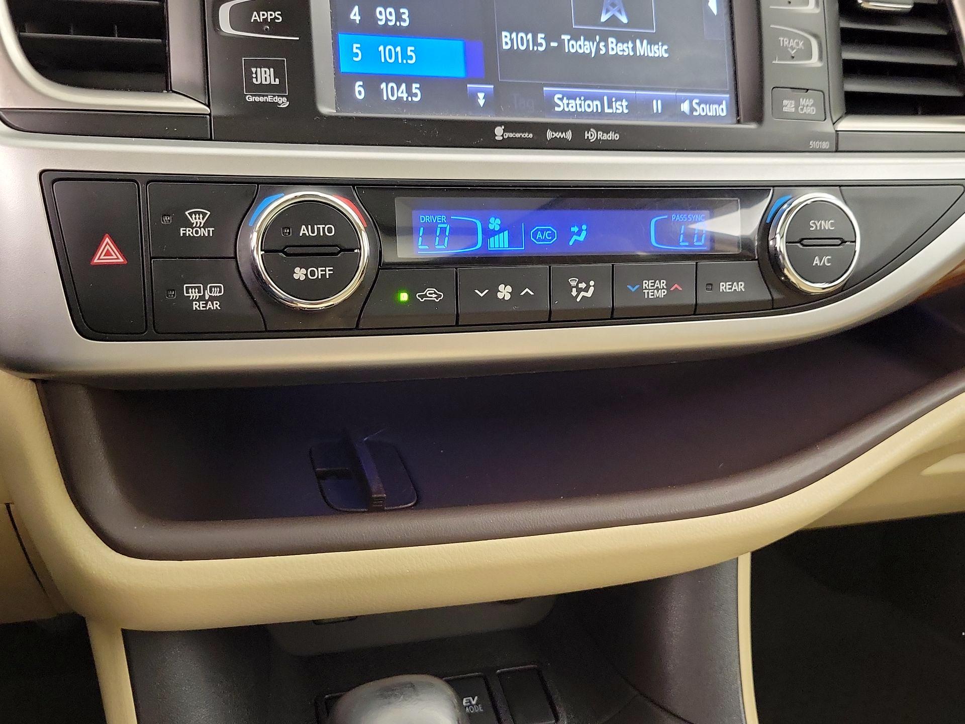 Thumbnail: 2018 Toyota Highlander - 17