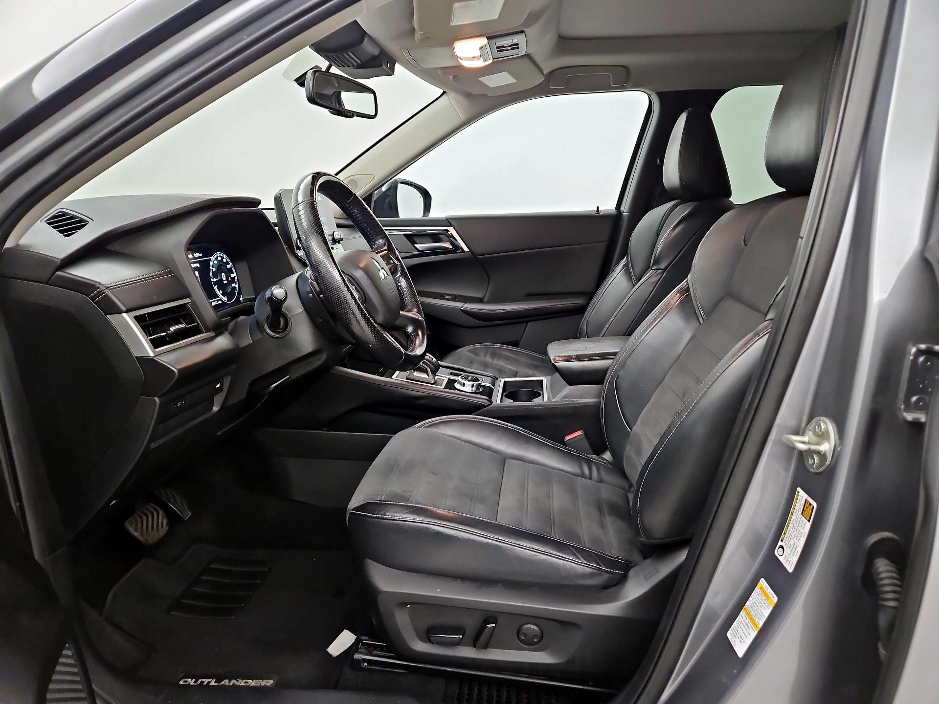Thumbnail: 2022 Mitsubishi Outlander - 11
