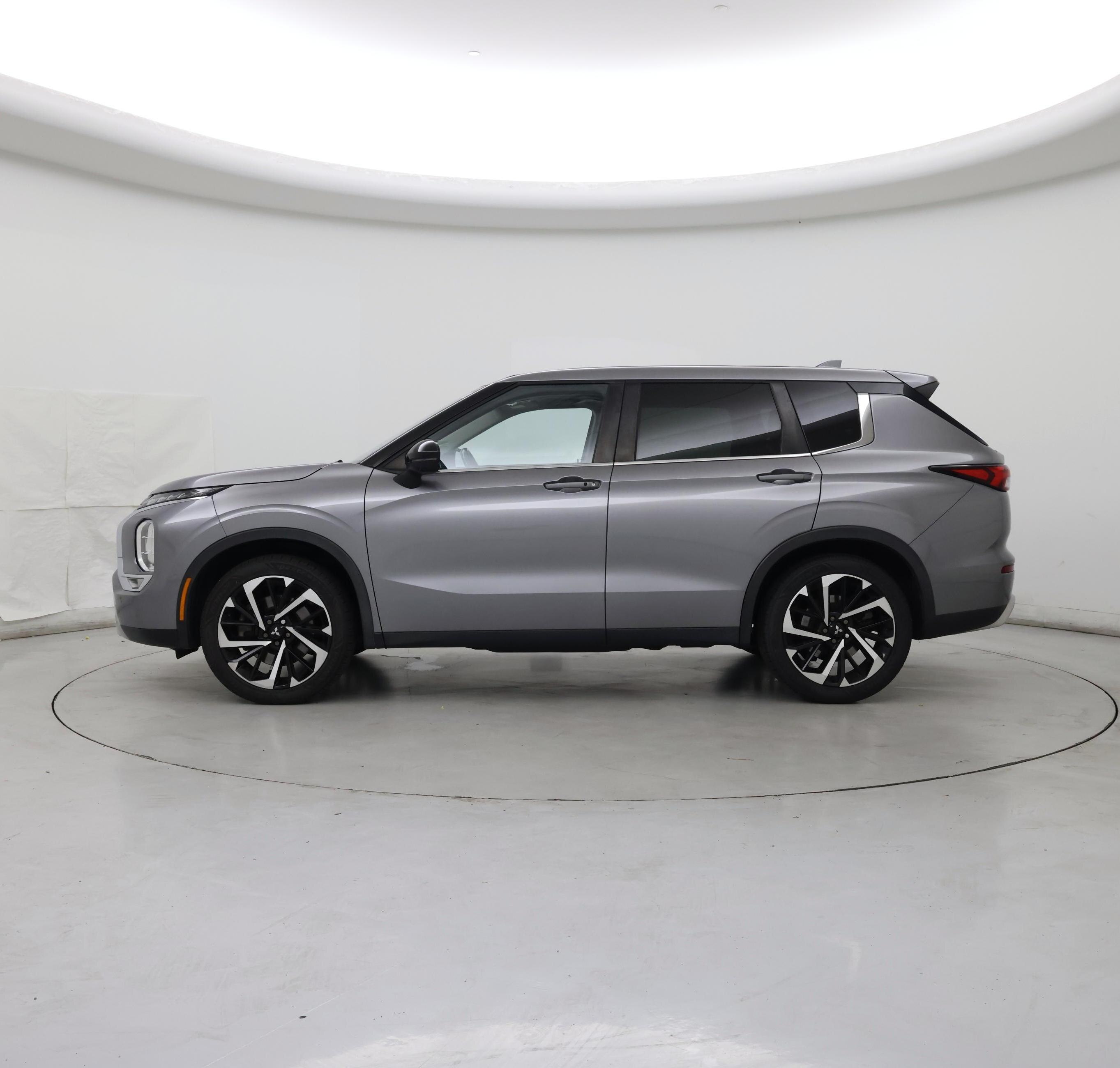 Thumbnail: 2022 Mitsubishi Outlander - 3