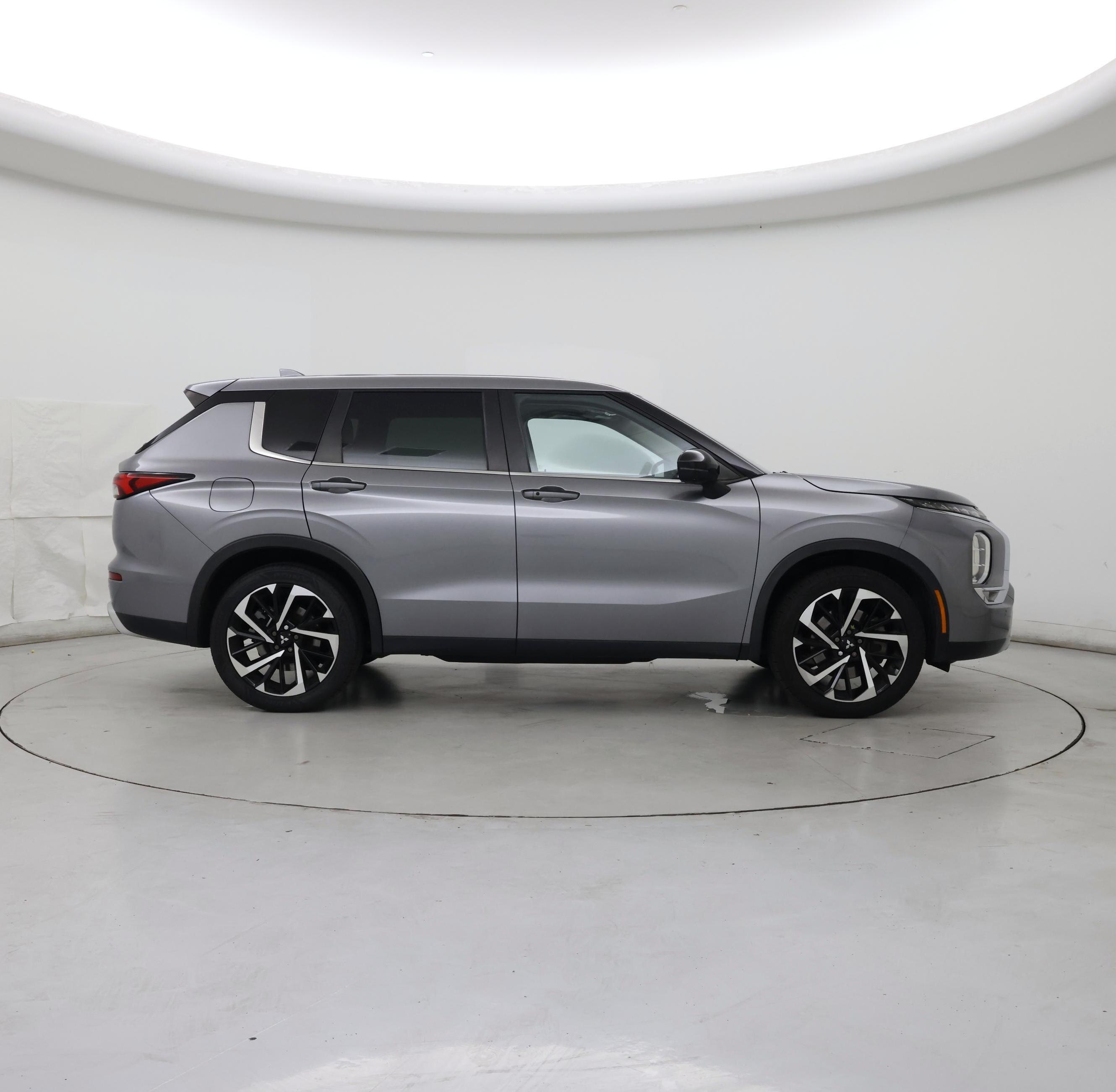 Thumbnail: 2022 Mitsubishi Outlander - 7