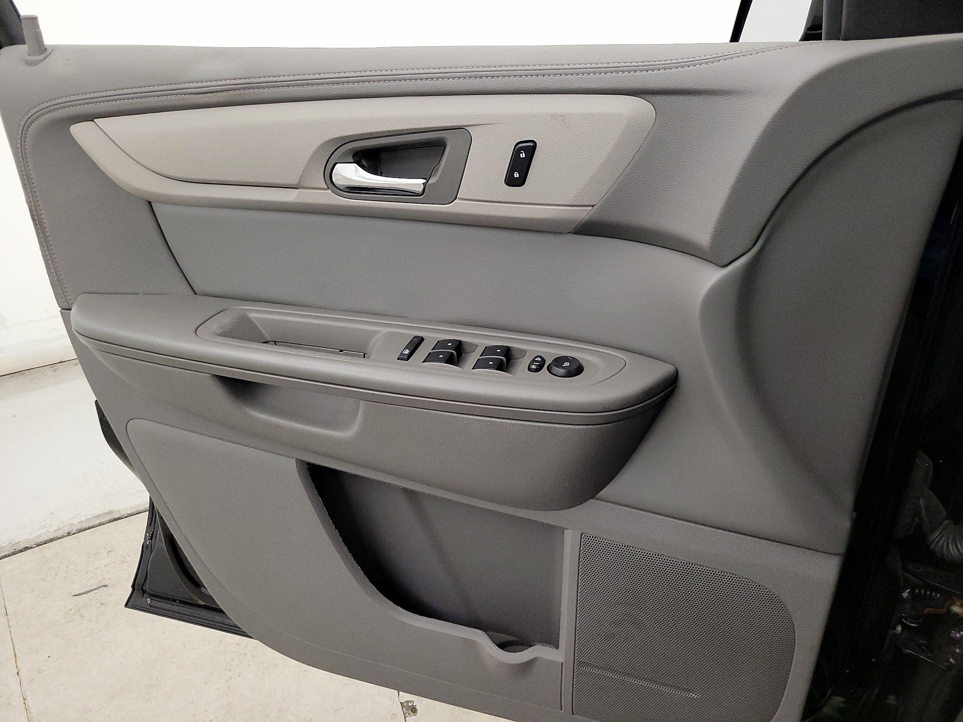 Thumbnail: 2017 Chevrolet Traverse - 12
