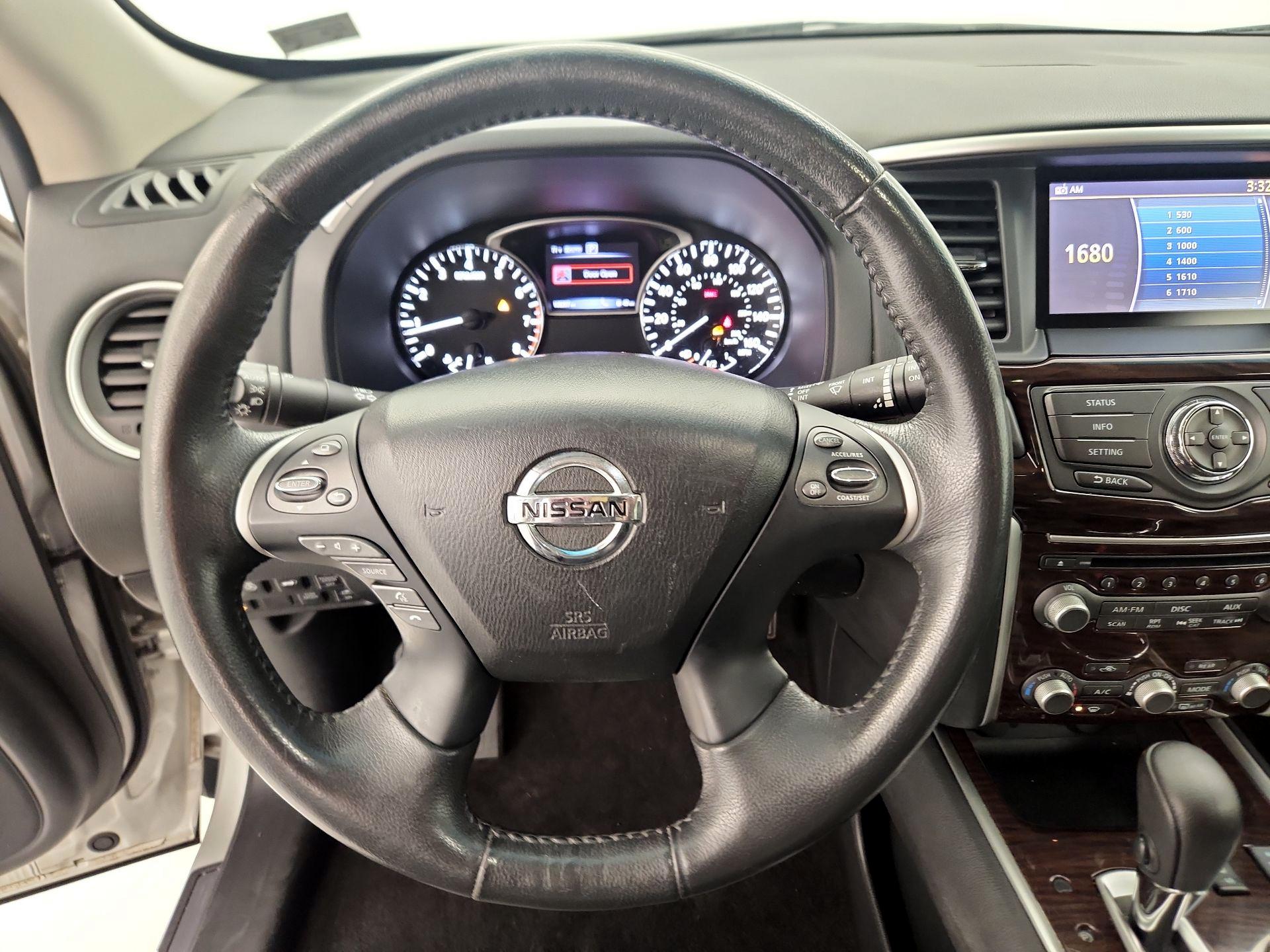 Thumbnail: 2016 Nissan Pathfinder - 10