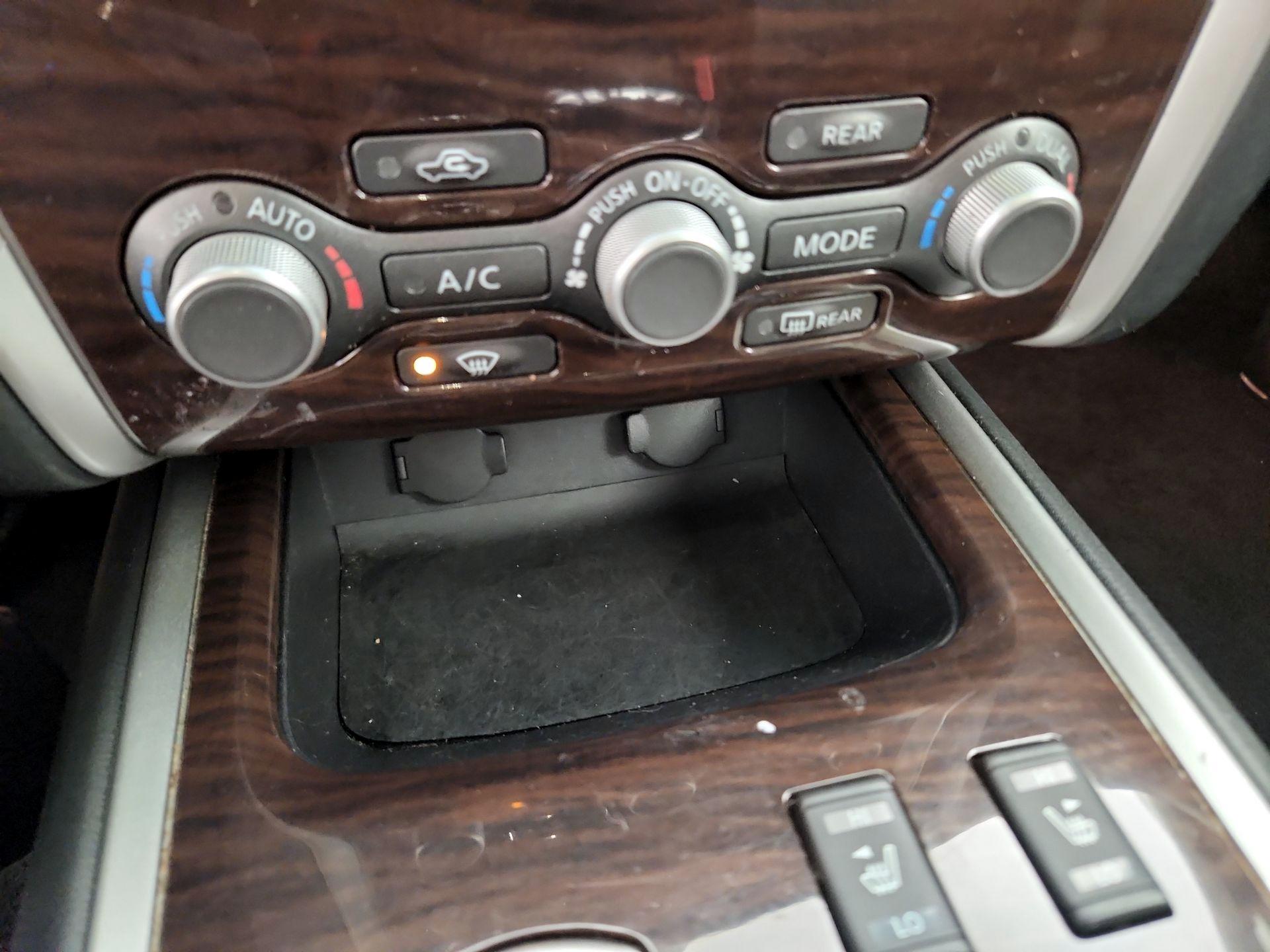 Thumbnail: 2016 Nissan Pathfinder - 17