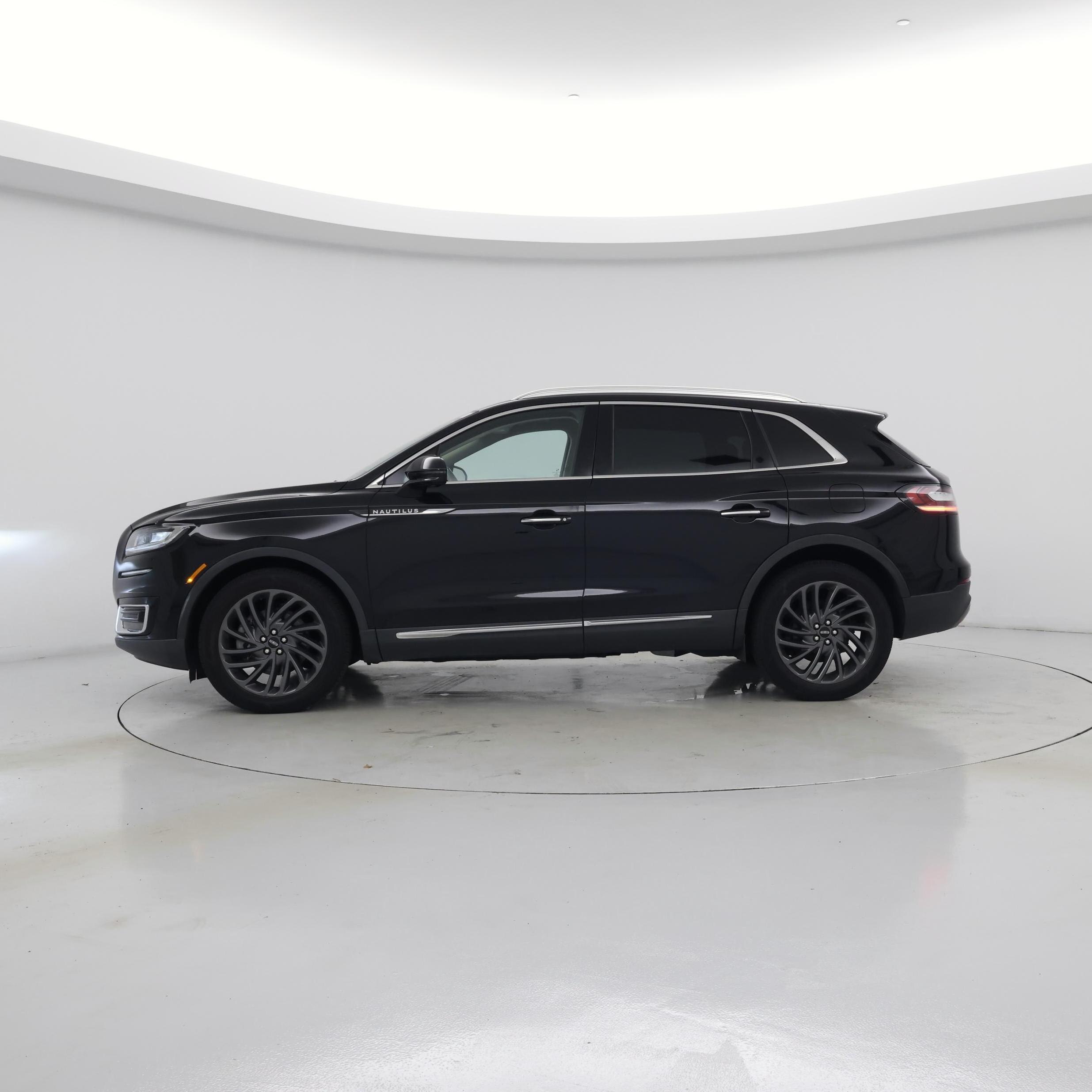Thumbnail: 2020 Lincoln Nautilus - 3