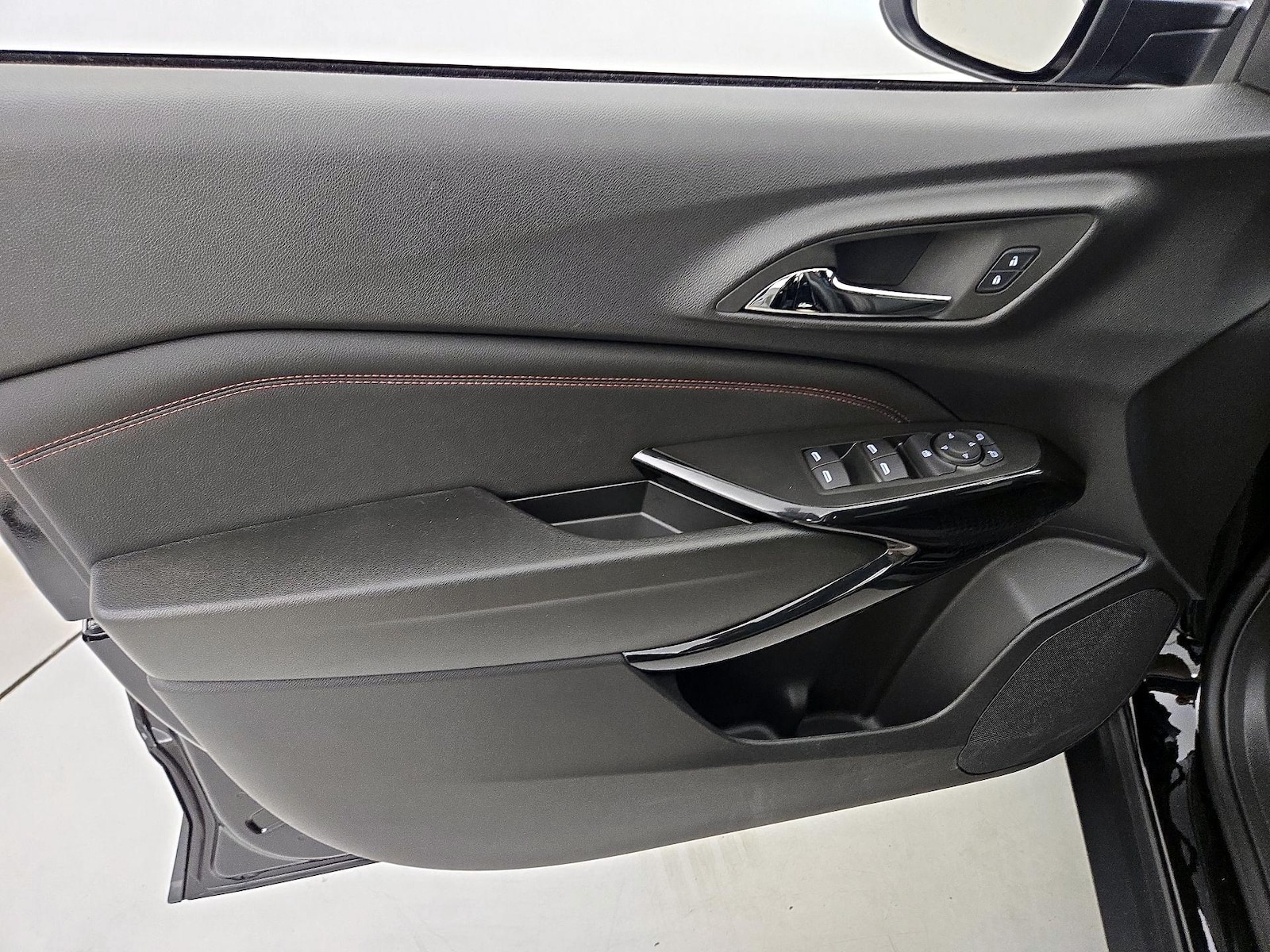 2025 Chevrolet Trax RS - Photo 13