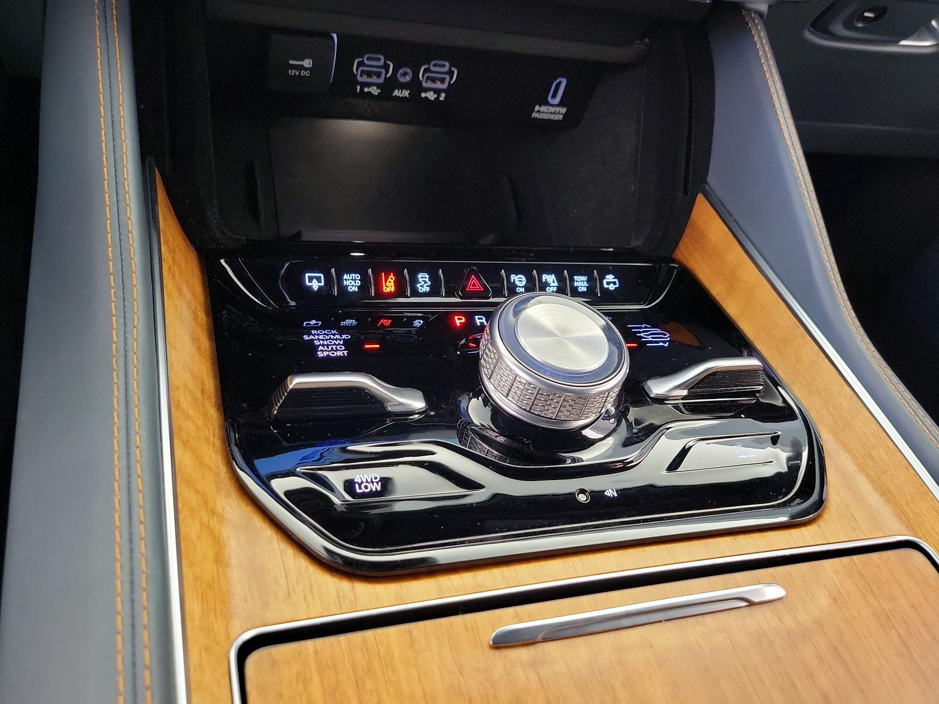 Thumbnail: 2022 Jeep Grand Wagoneer - 18