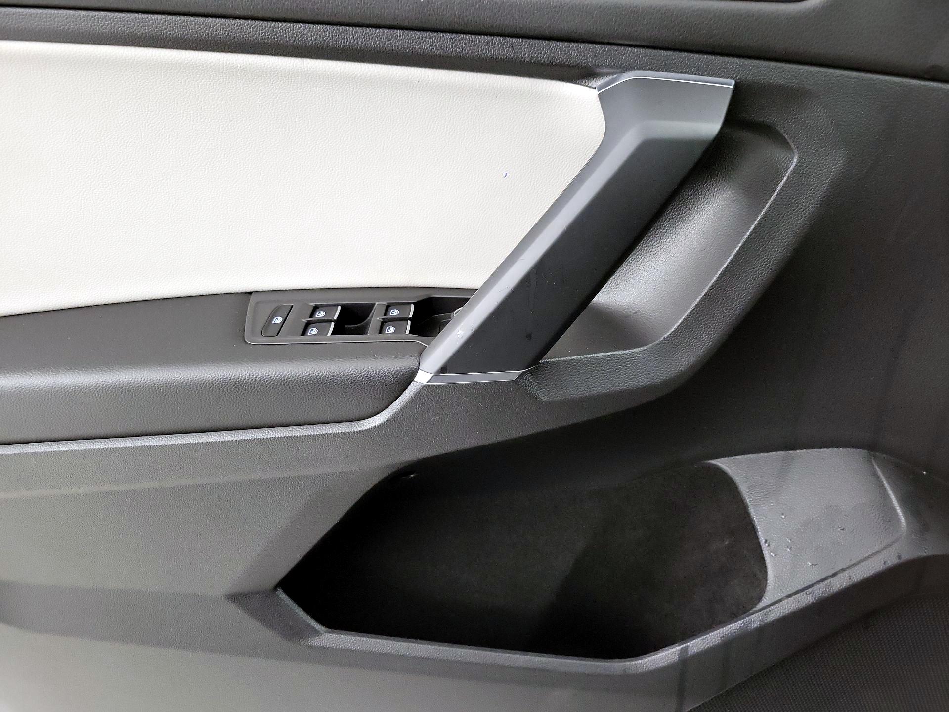 Thumbnail: 2020 Volkswagen Tiguan - 12