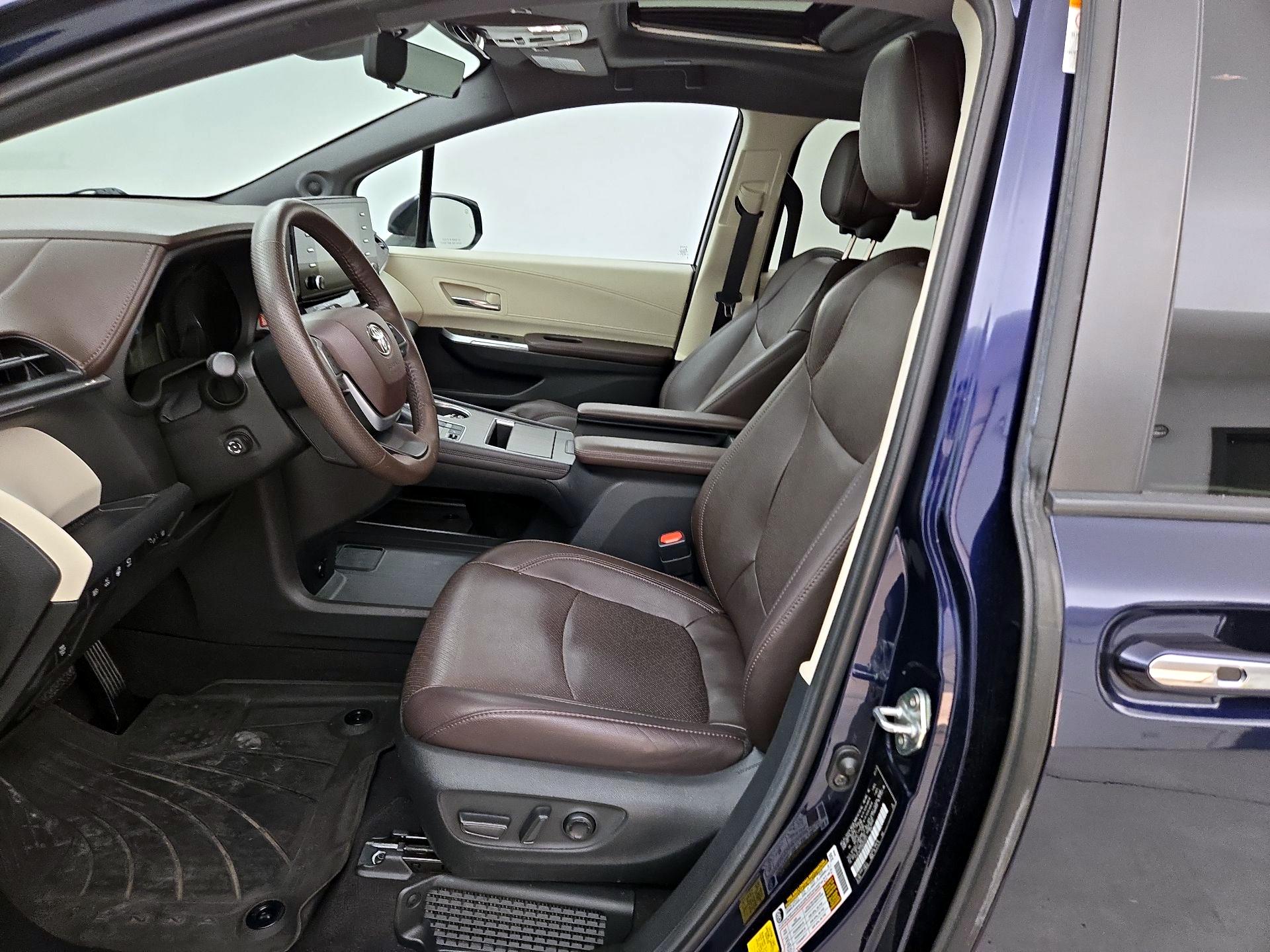 Thumbnail: 2021 Toyota Sienna - 11