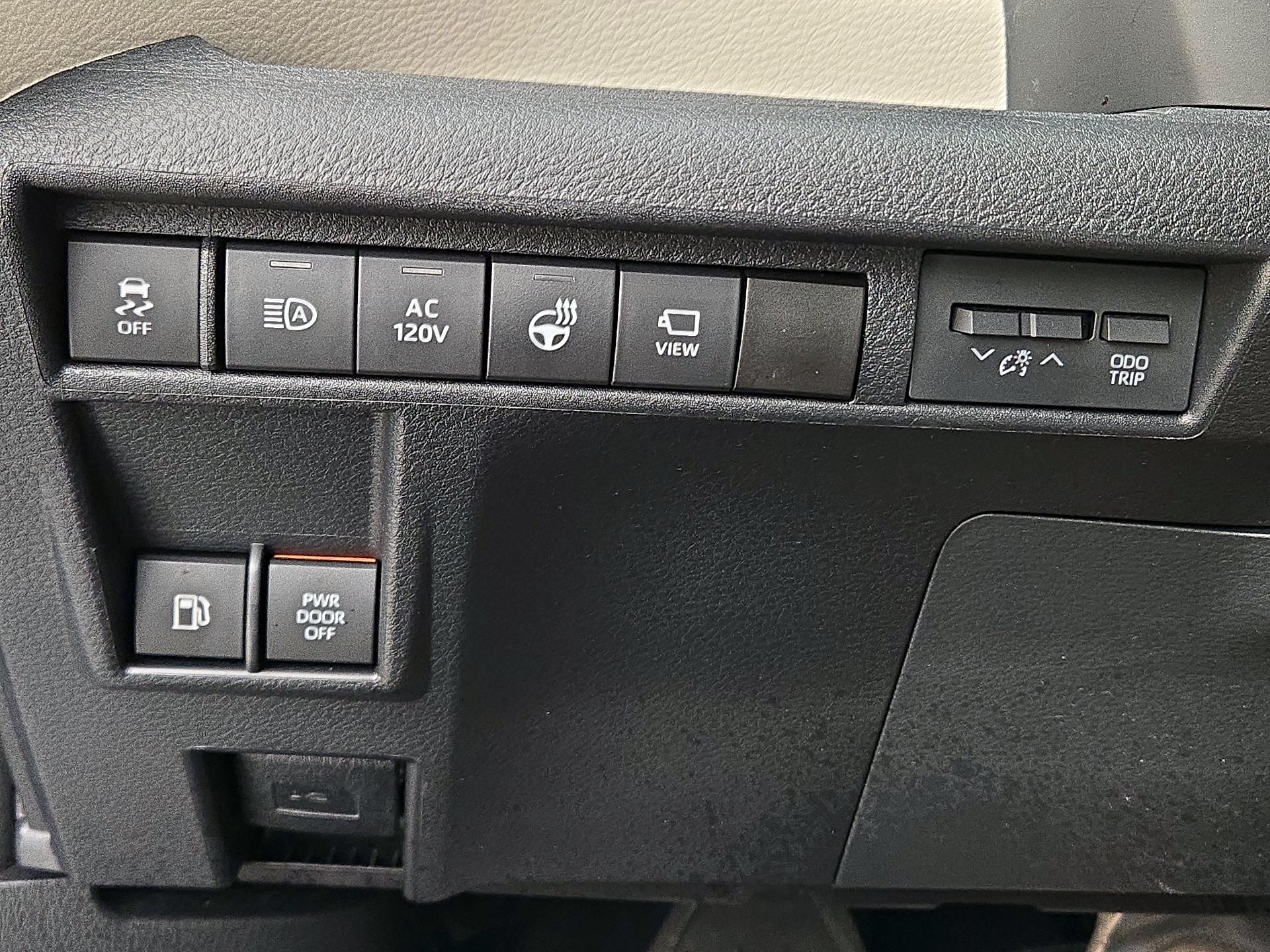 Thumbnail: 2021 Toyota Sienna - 13