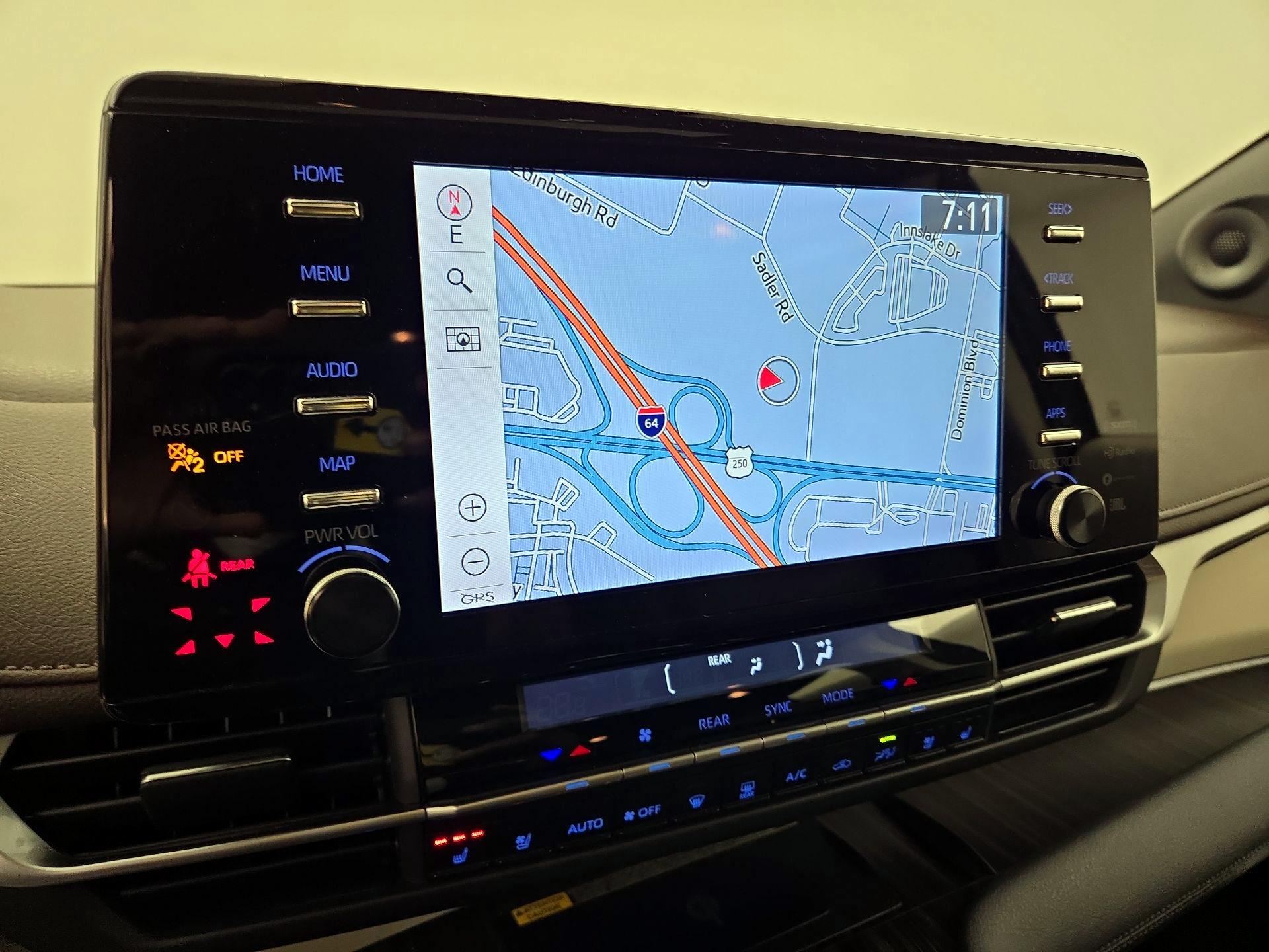 Thumbnail: 2021 Toyota Sienna - 14