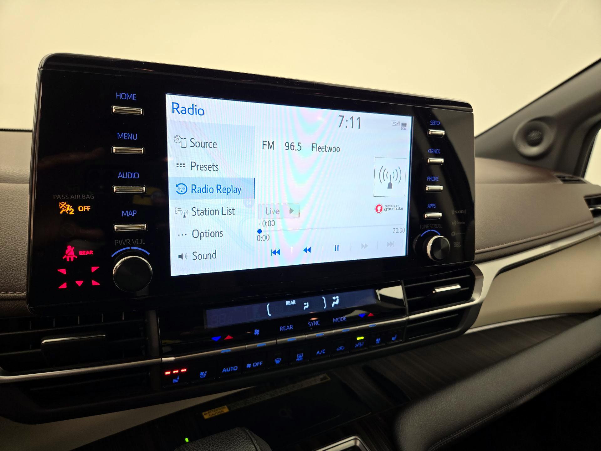Thumbnail: 2021 Toyota Sienna - 16