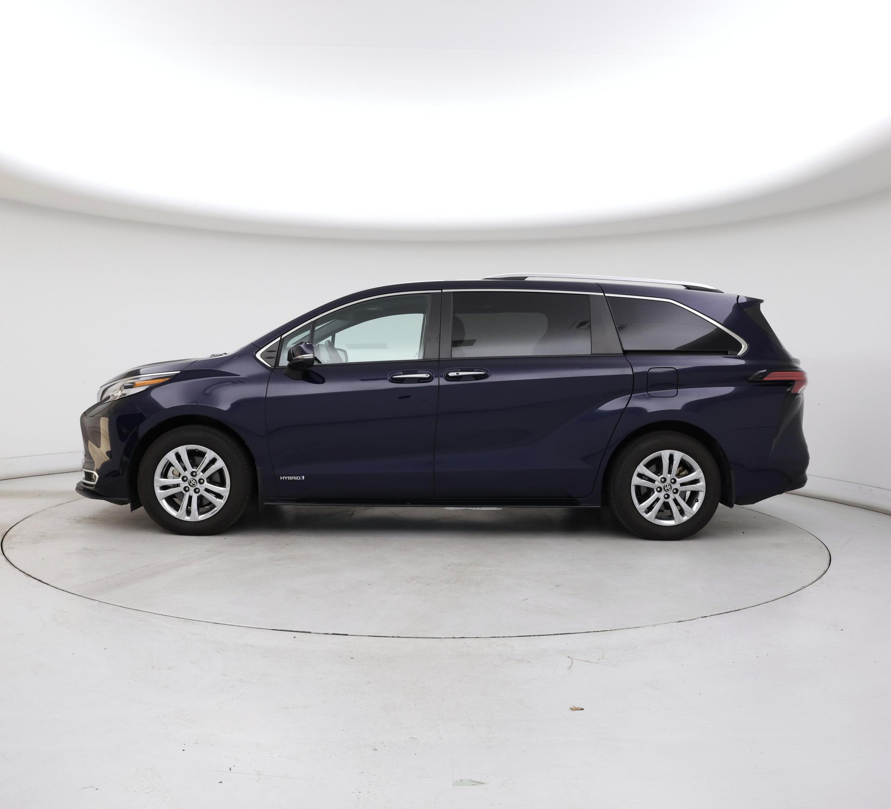 Thumbnail: 2021 Toyota Sienna - 3