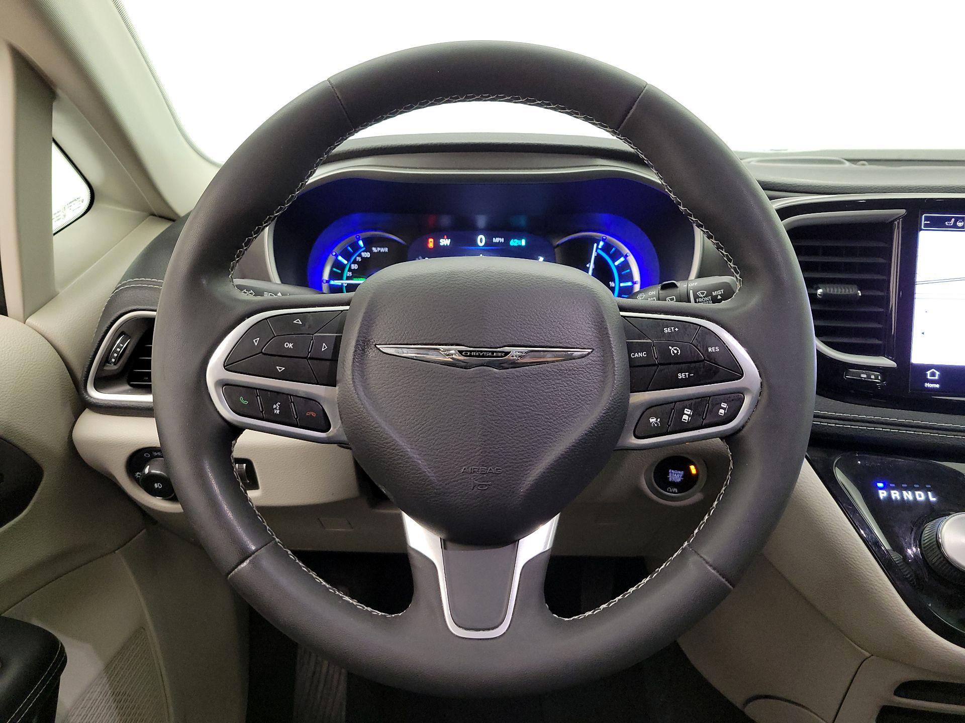 Thumbnail: 2022 Chrysler Pacifica - 10