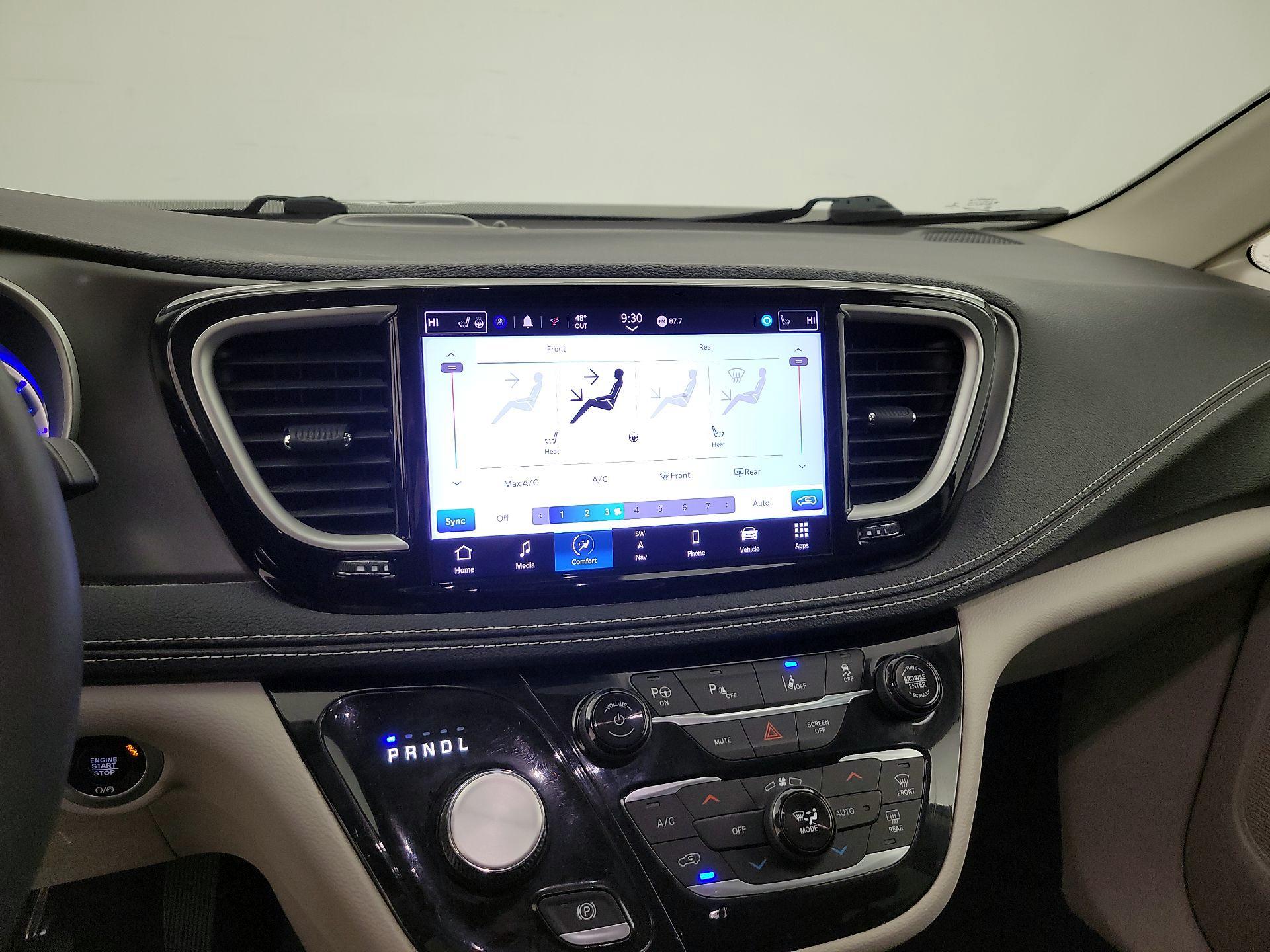 Thumbnail: 2022 Chrysler Pacifica - 17