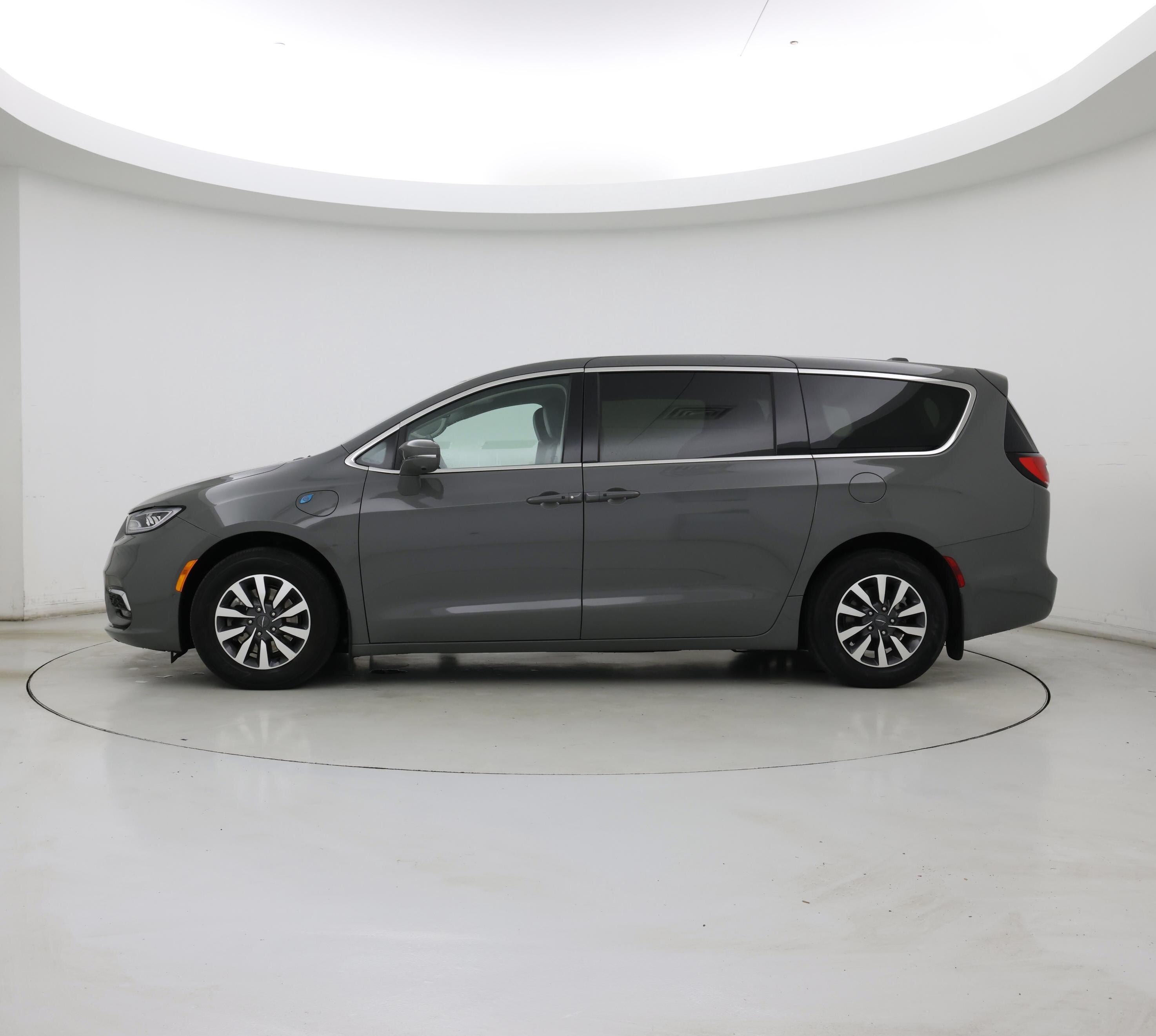 Thumbnail: 2022 Chrysler Pacifica - 3