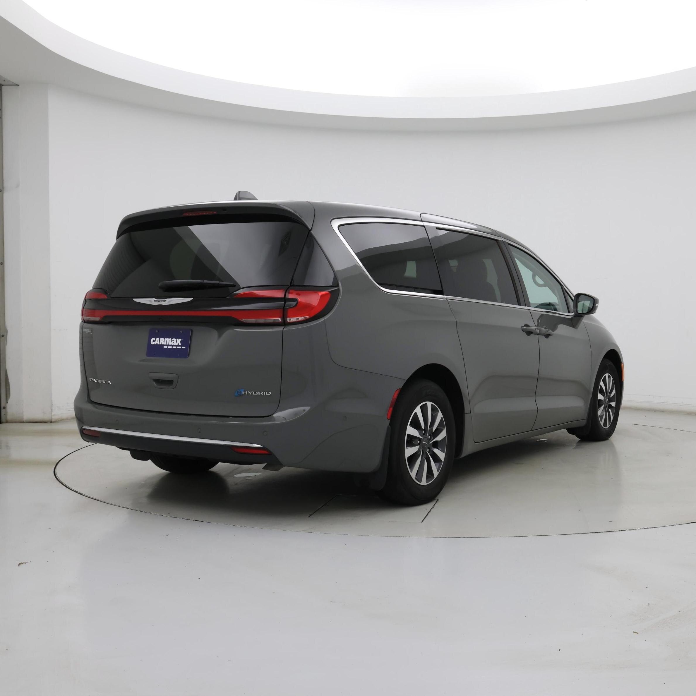 Thumbnail: 2022 Chrysler Pacifica - 8