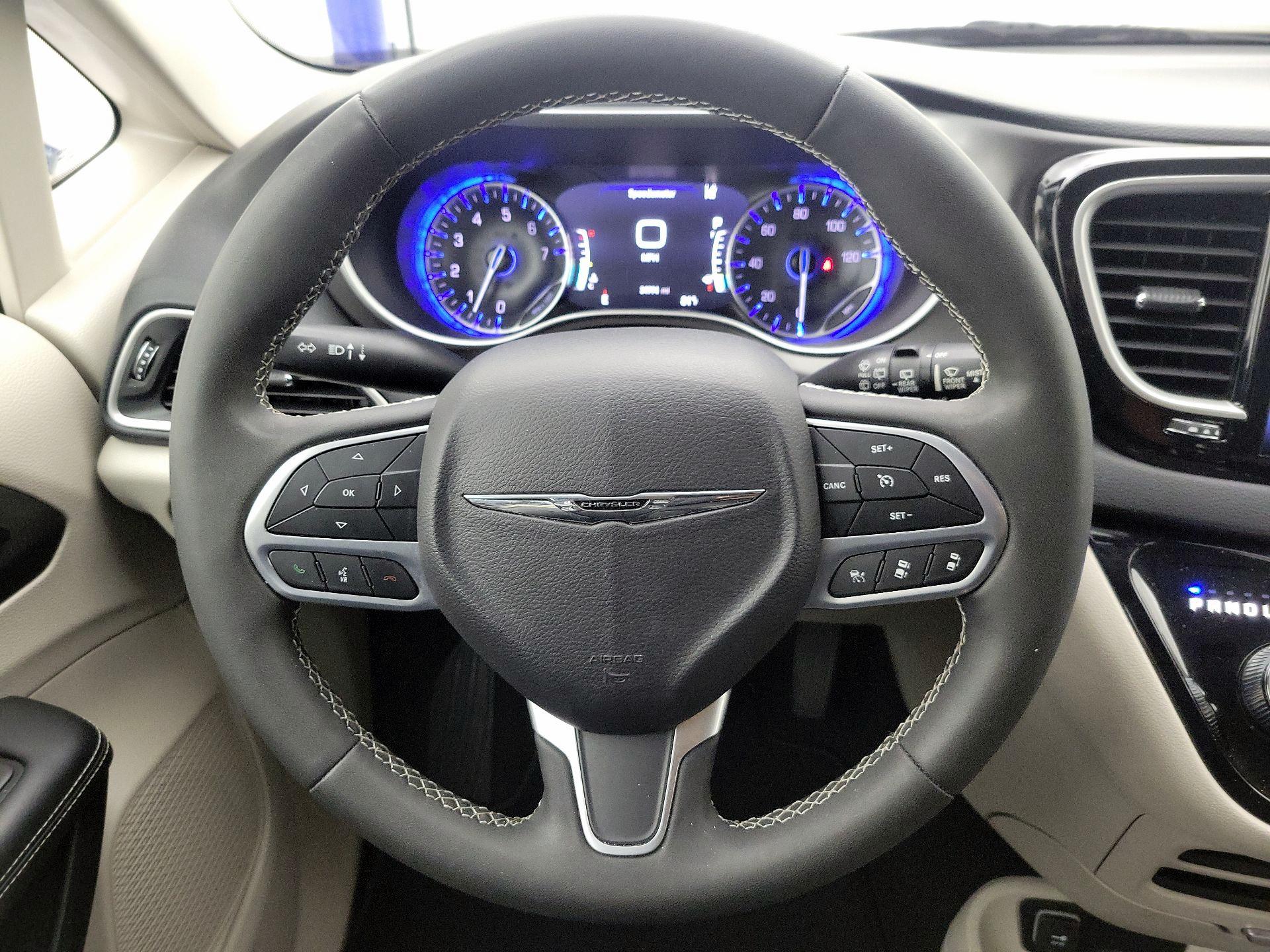 Thumbnail: 2023 Chrysler Pacifica - 10