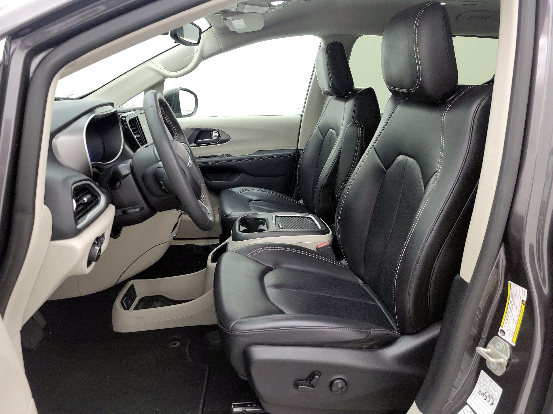 Thumbnail: 2023 Chrysler Pacifica - 11