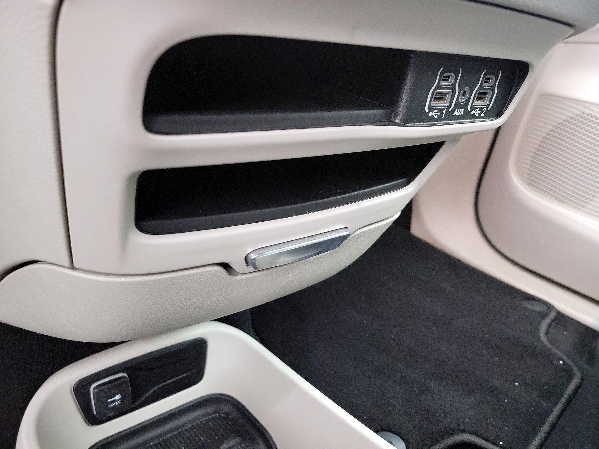 Thumbnail: 2023 Chrysler Pacifica - 18