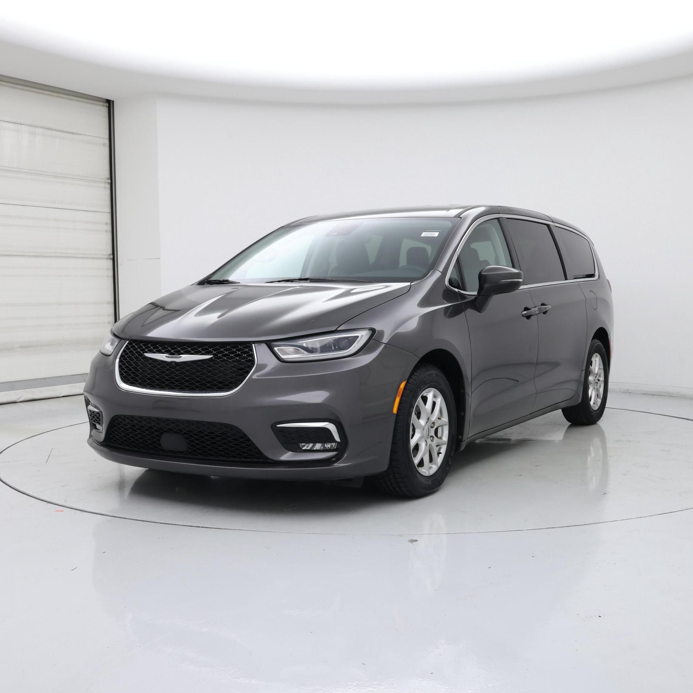 Thumbnail: 2023 Chrysler Pacifica - 4