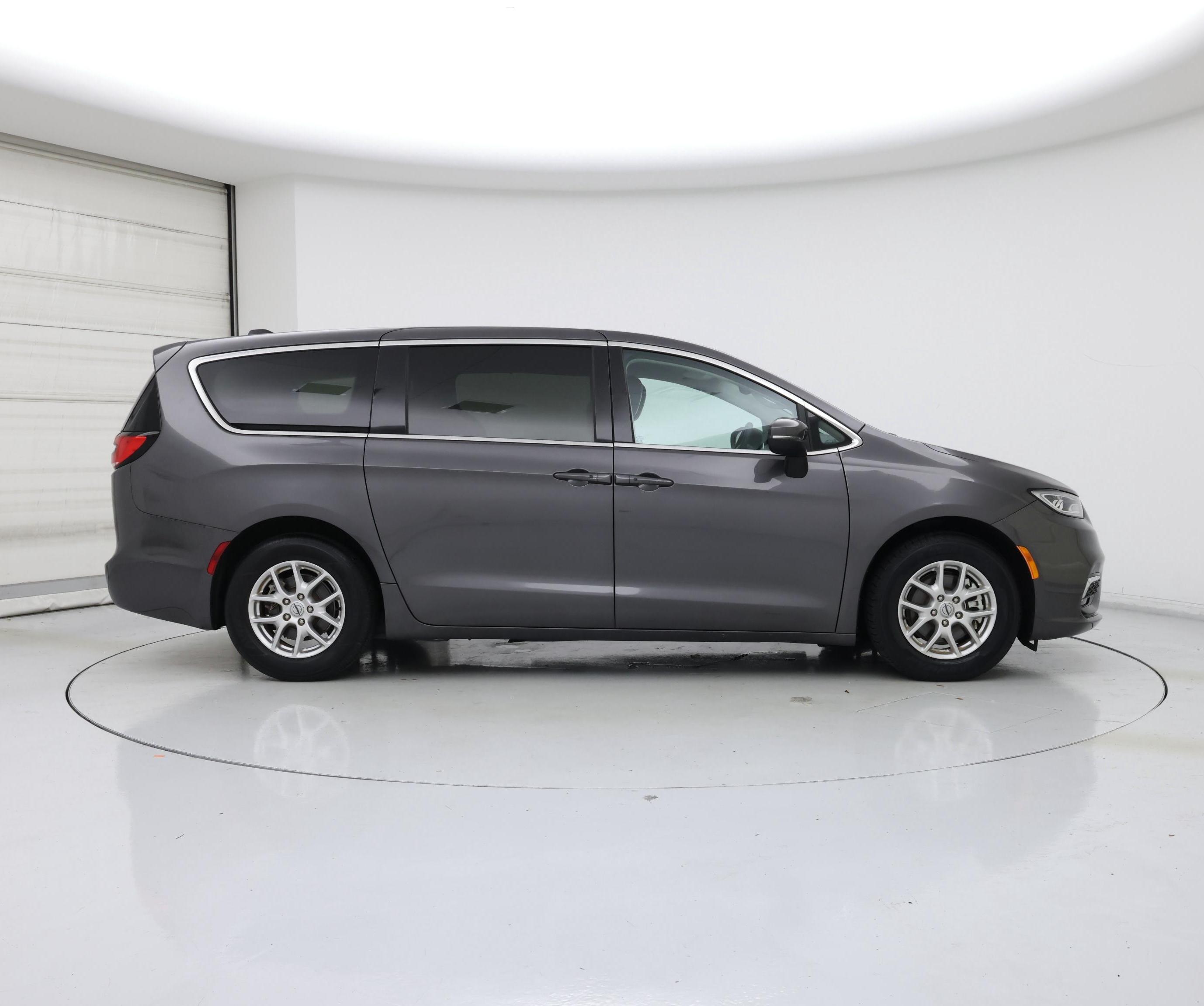 Thumbnail: 2023 Chrysler Pacifica - 7