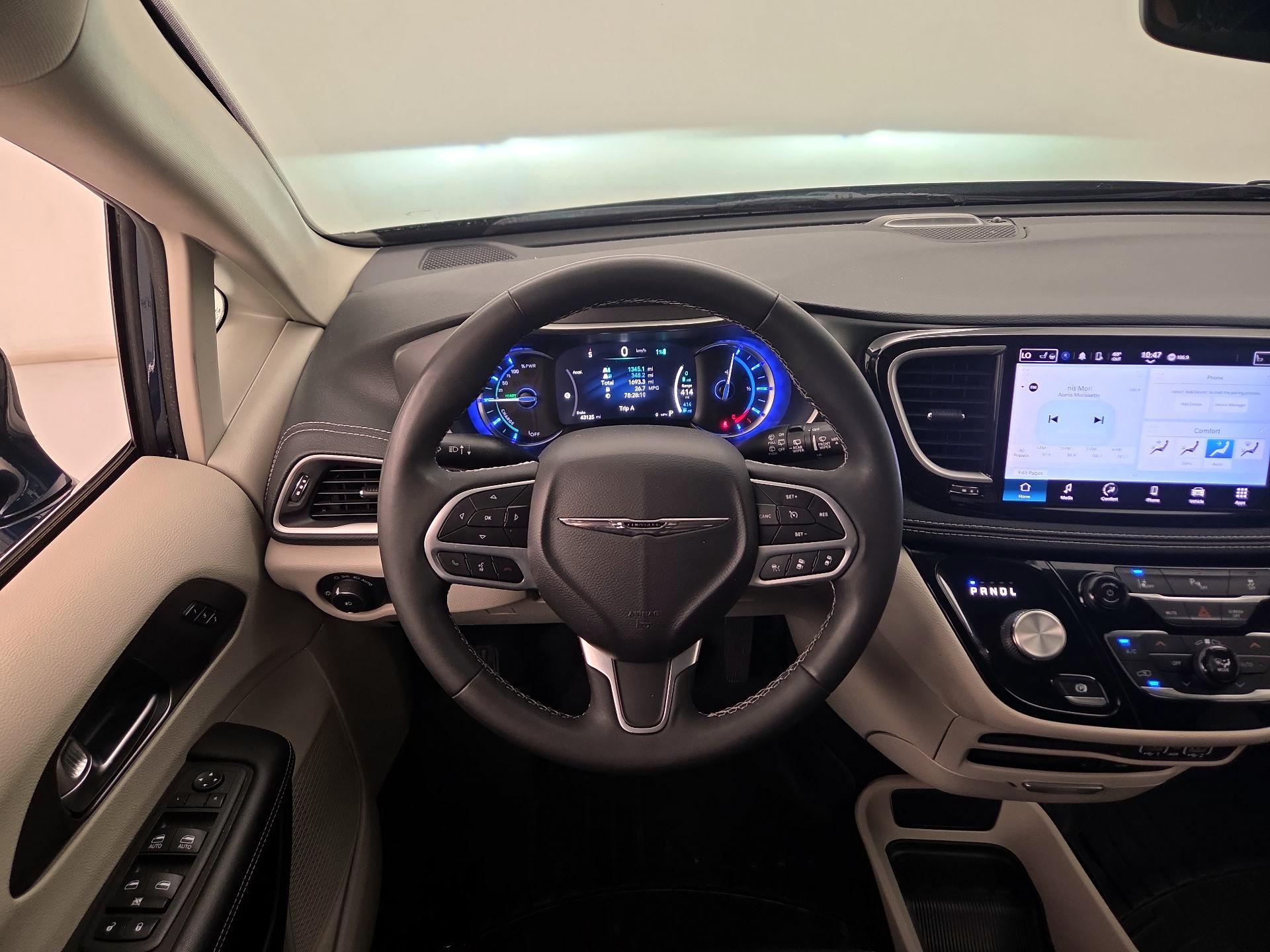 Thumbnail: 2022 Chrysler Pacifica - 10
