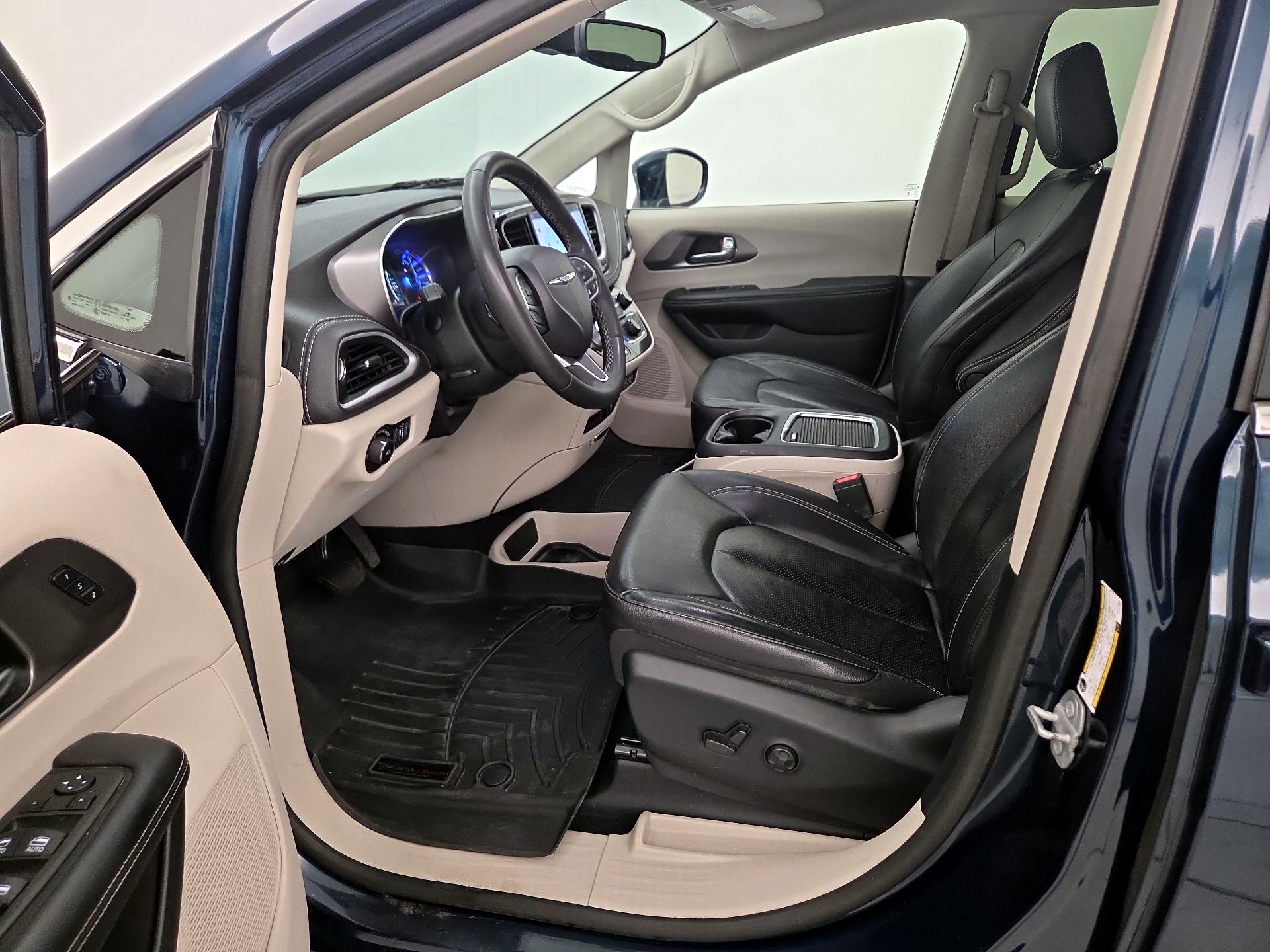 Thumbnail: 2022 Chrysler Pacifica - 11