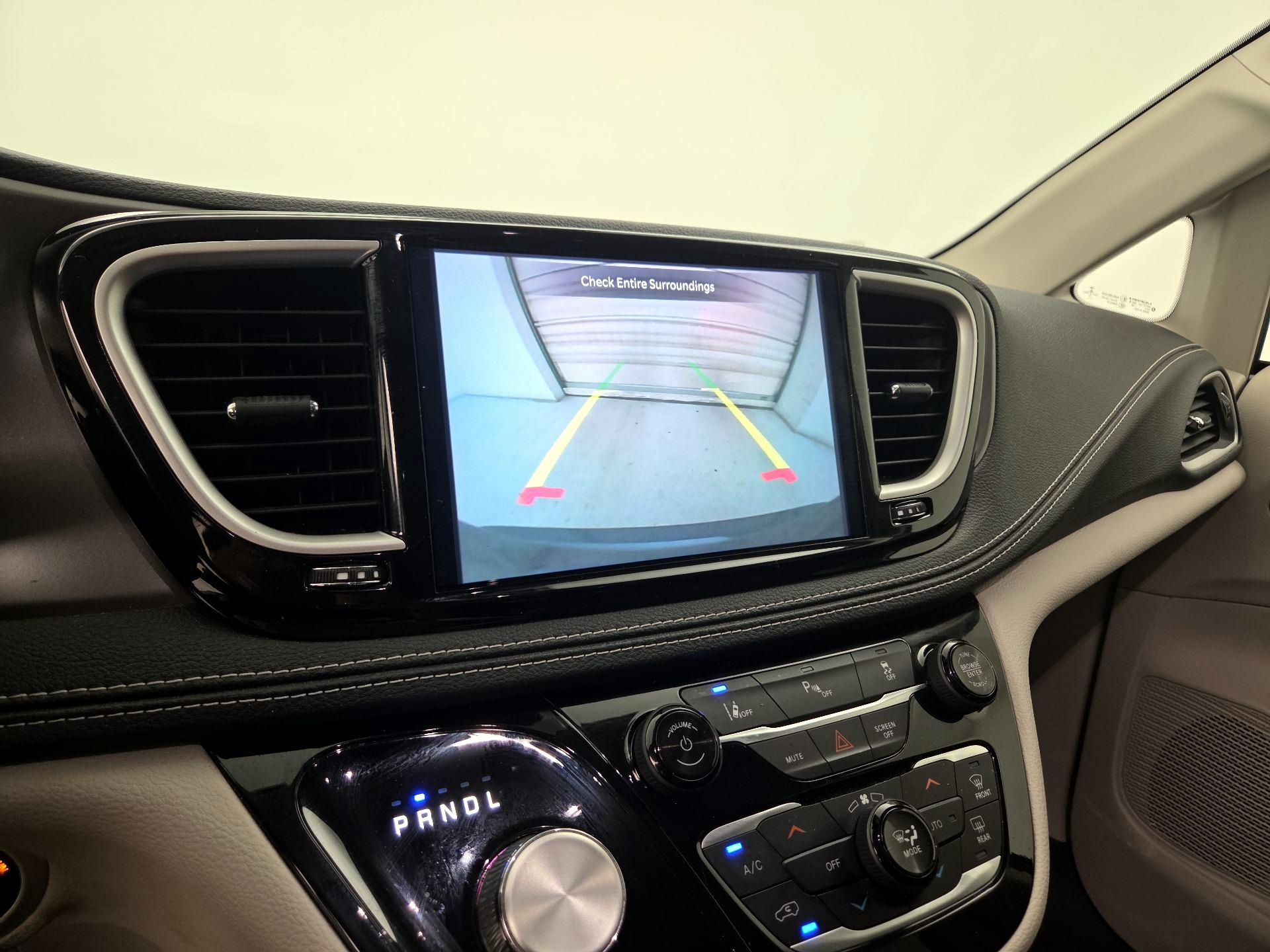 Thumbnail: 2022 Chrysler Pacifica - 14