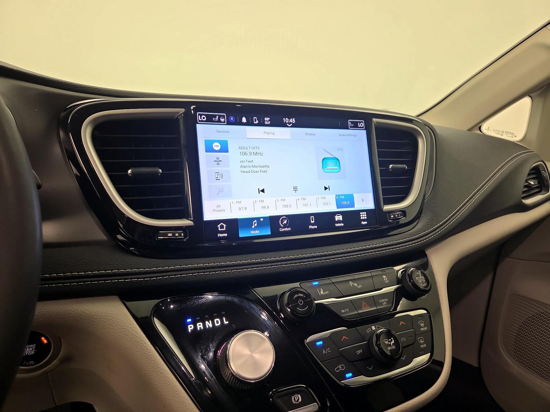 Thumbnail: 2022 Chrysler Pacifica - 15