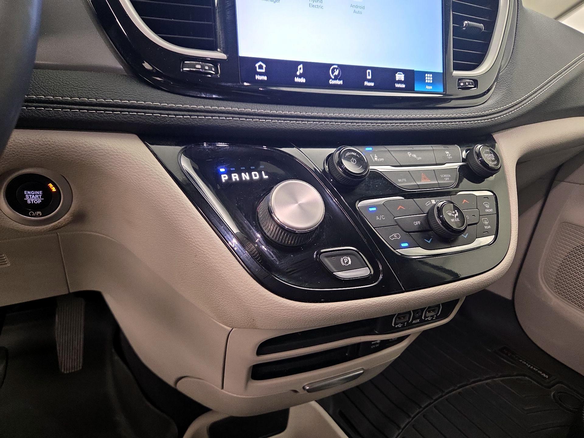 Thumbnail: 2022 Chrysler Pacifica - 17
