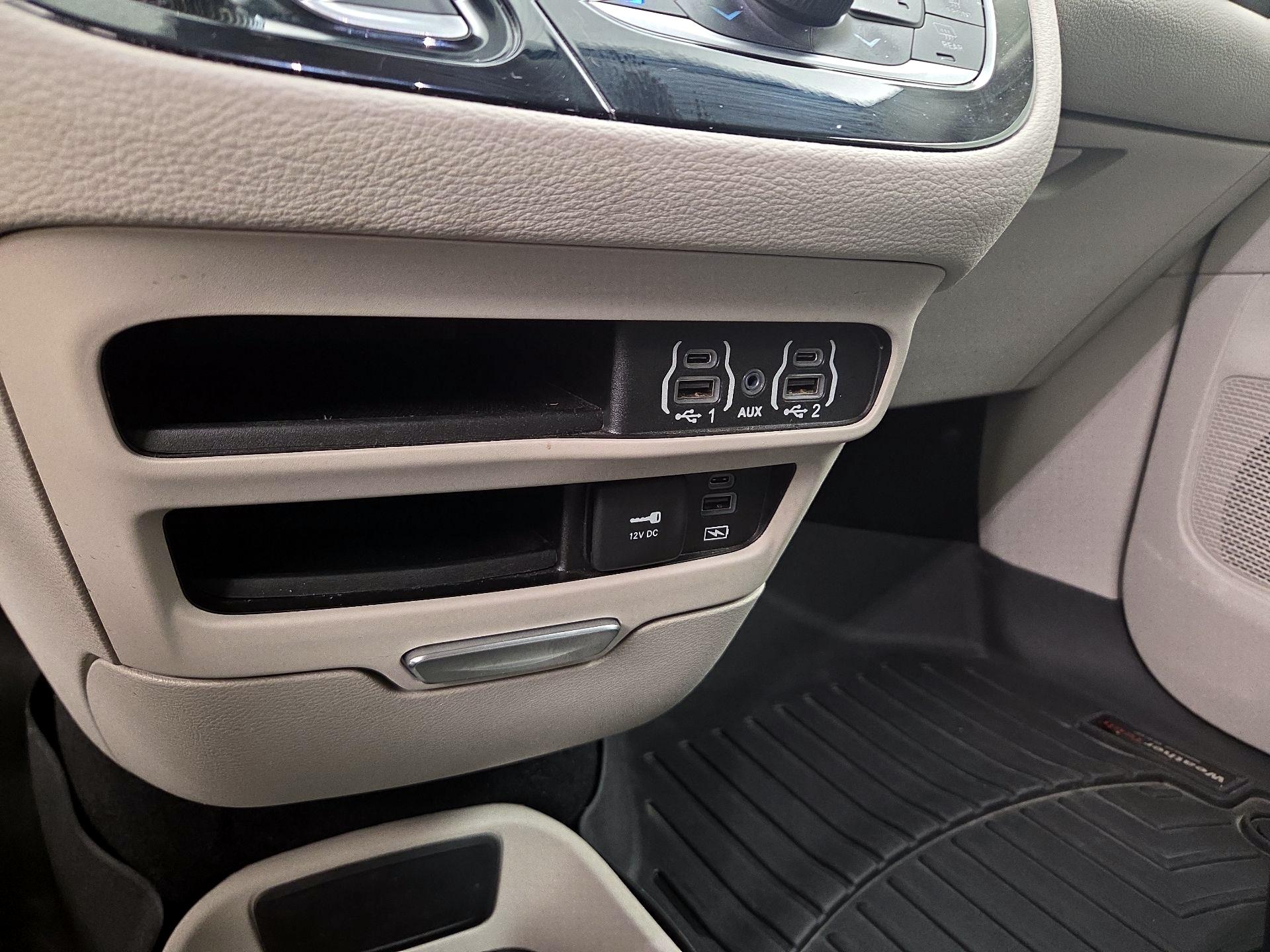 Thumbnail: 2022 Chrysler Pacifica - 18