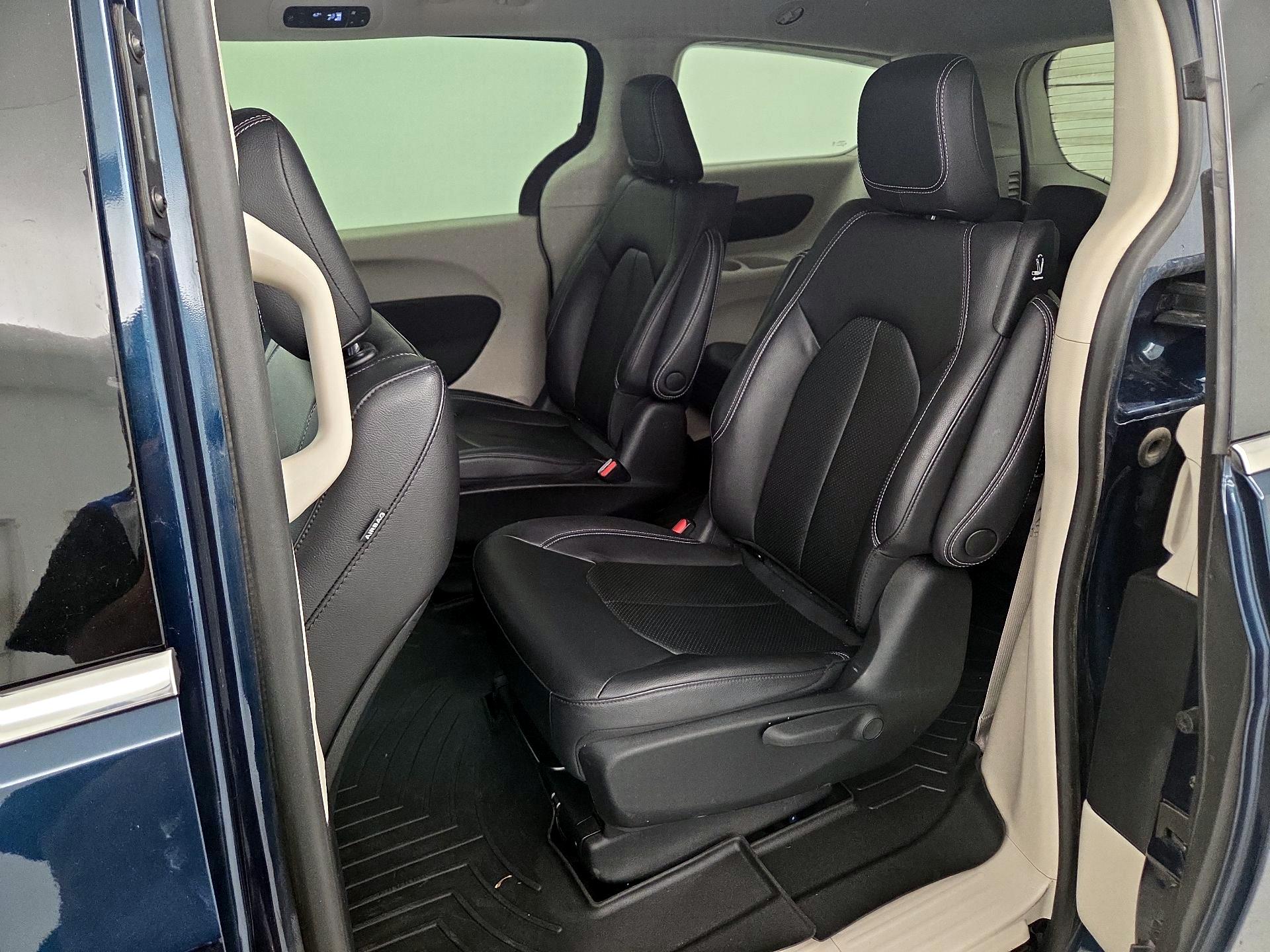 Thumbnail: 2022 Chrysler Pacifica - 19