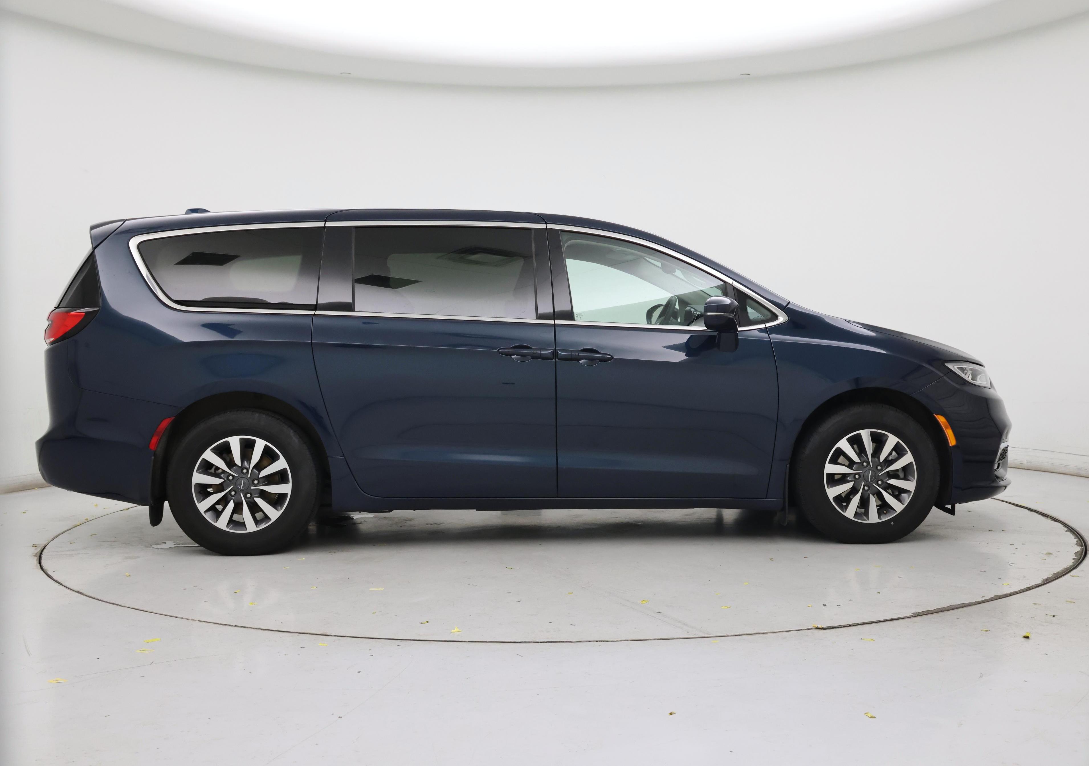 Thumbnail: 2022 Chrysler Pacifica - 7