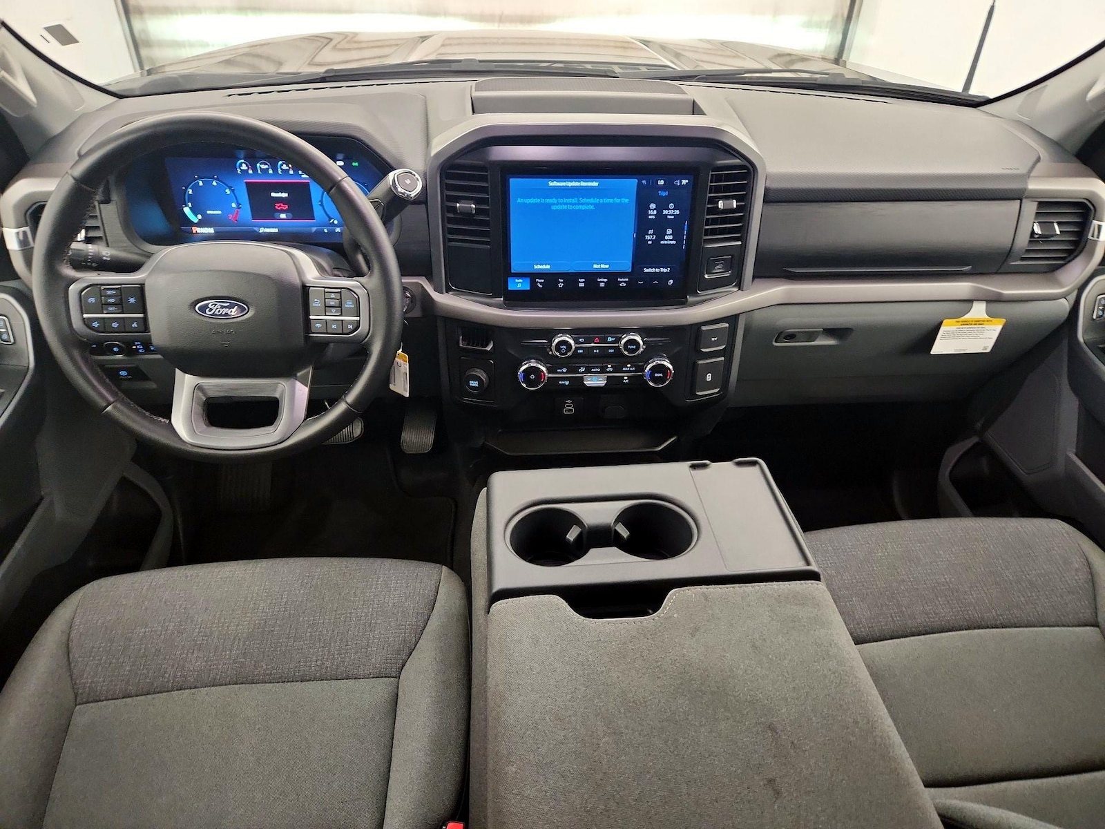 2025 Ford F-150 XLT - Photo 10