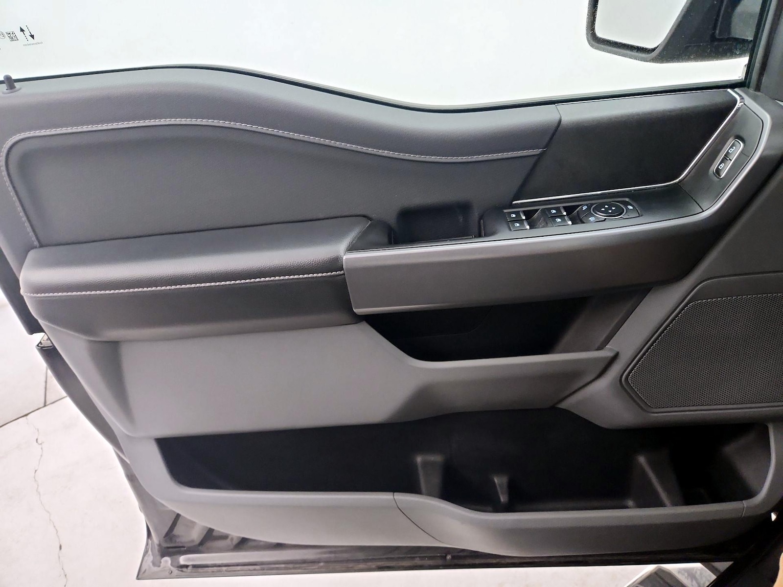 2025 Ford F-150 XLT - Photo 13