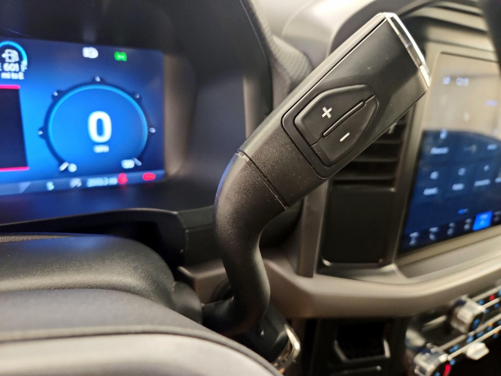 2025 Ford F-150 XLT - Photo 18