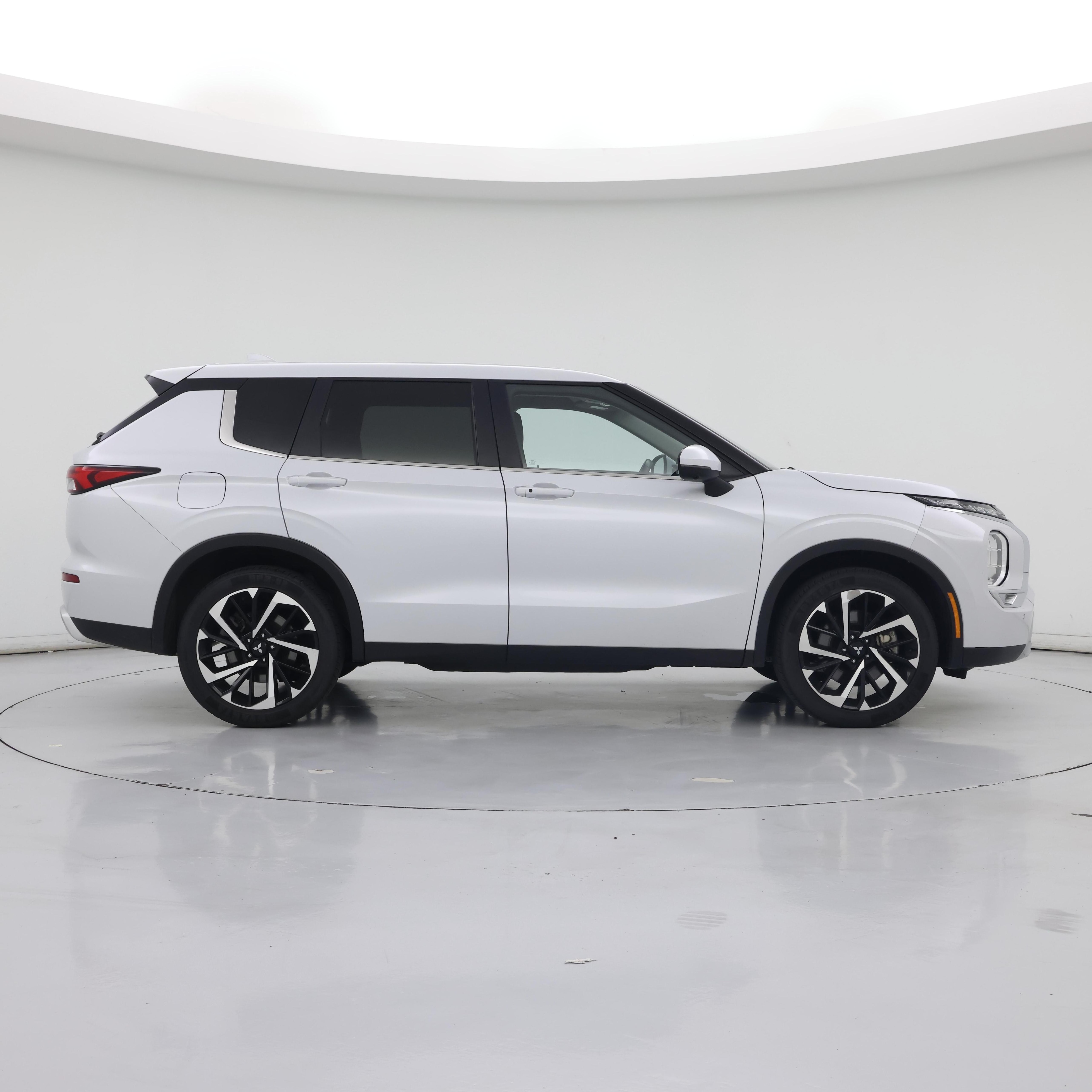 Thumbnail: 2024 Mitsubishi Outlander - 7