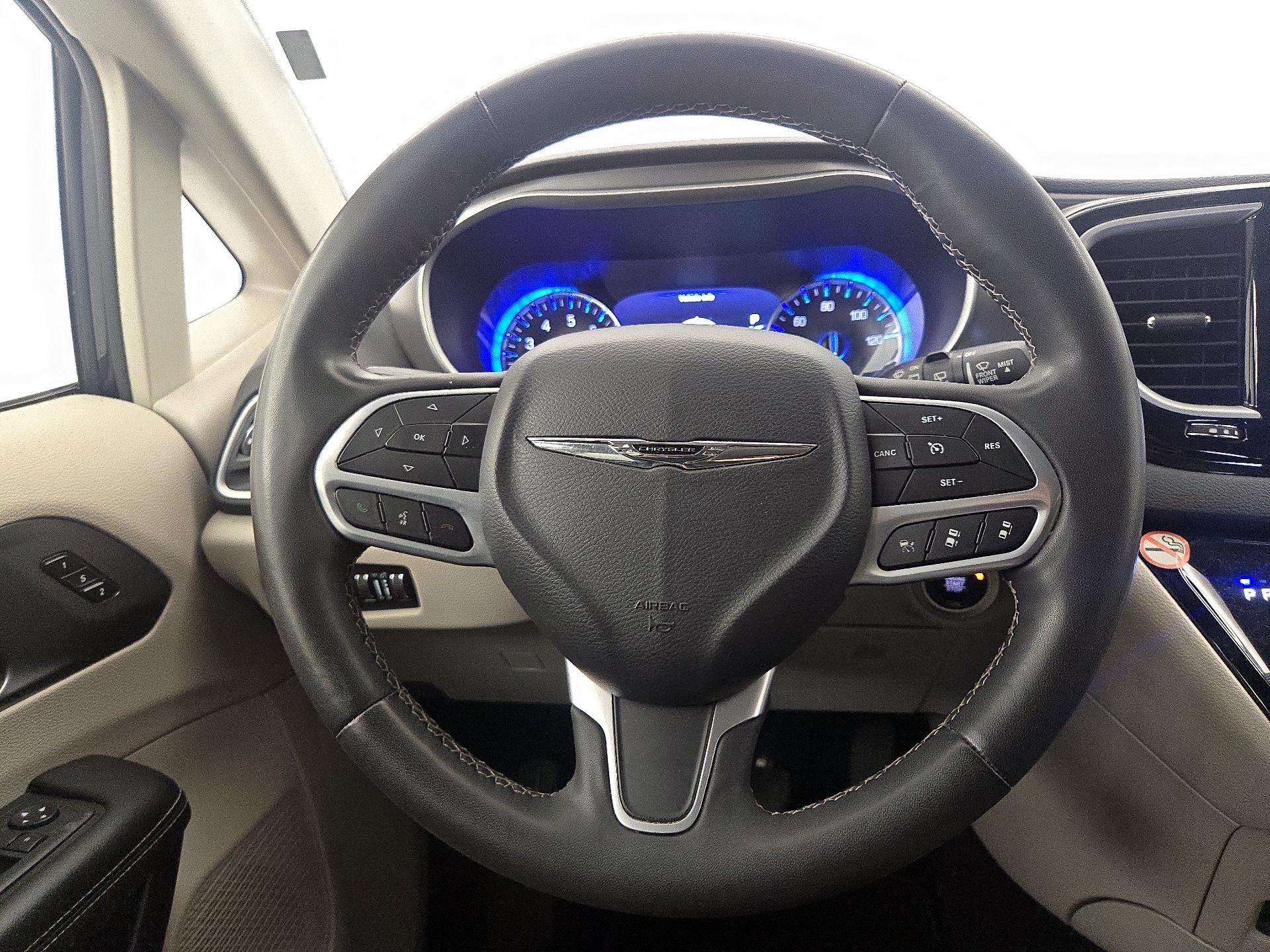 Thumbnail: 2023 Chrysler Pacifica - 10