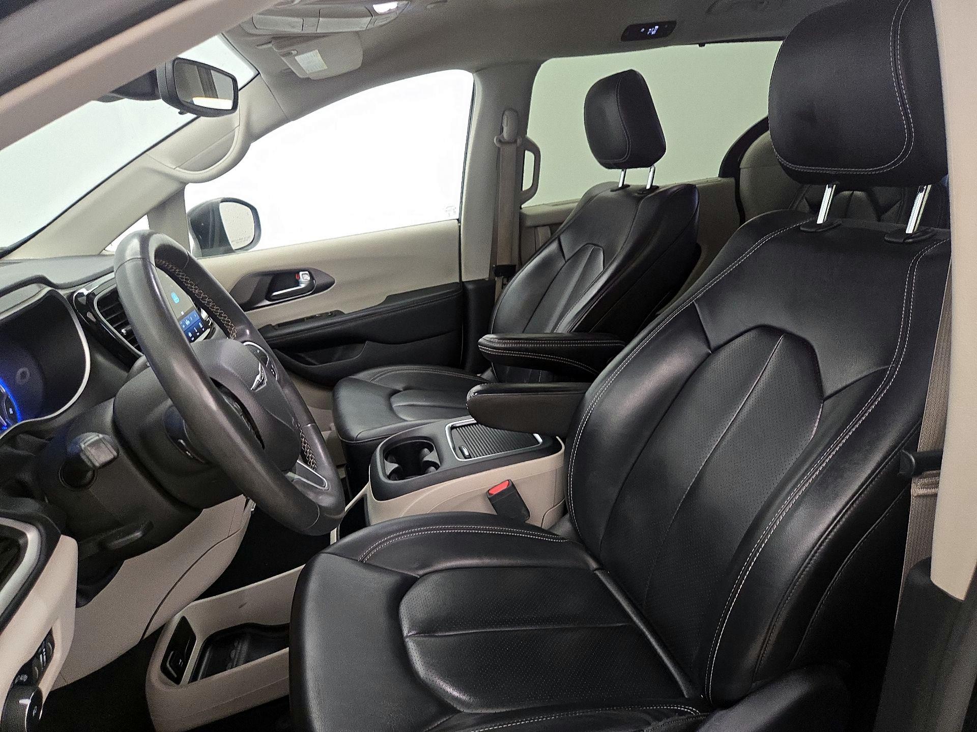 Thumbnail: 2023 Chrysler Pacifica - 11