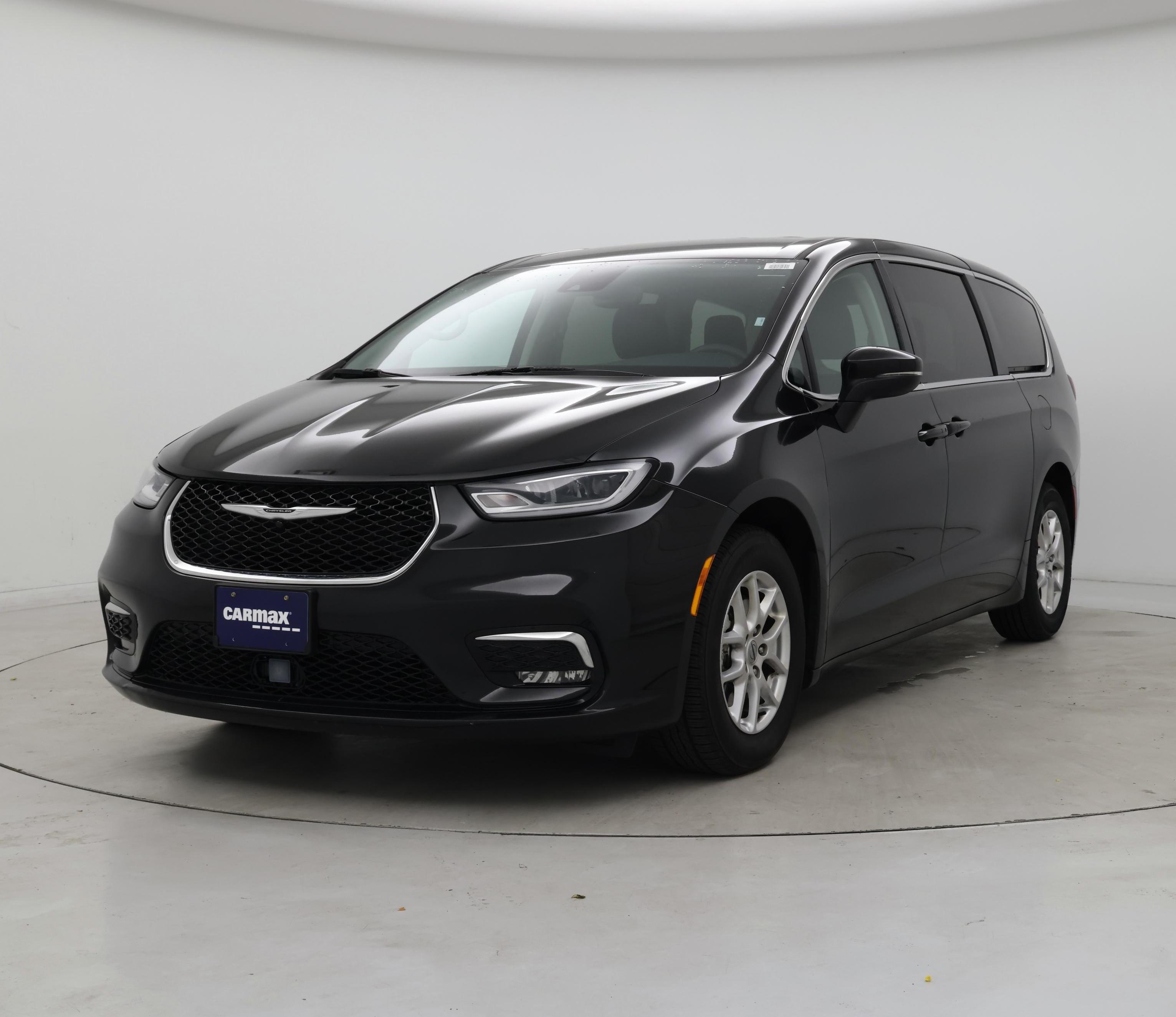 Thumbnail: 2023 Chrysler Pacifica - 4