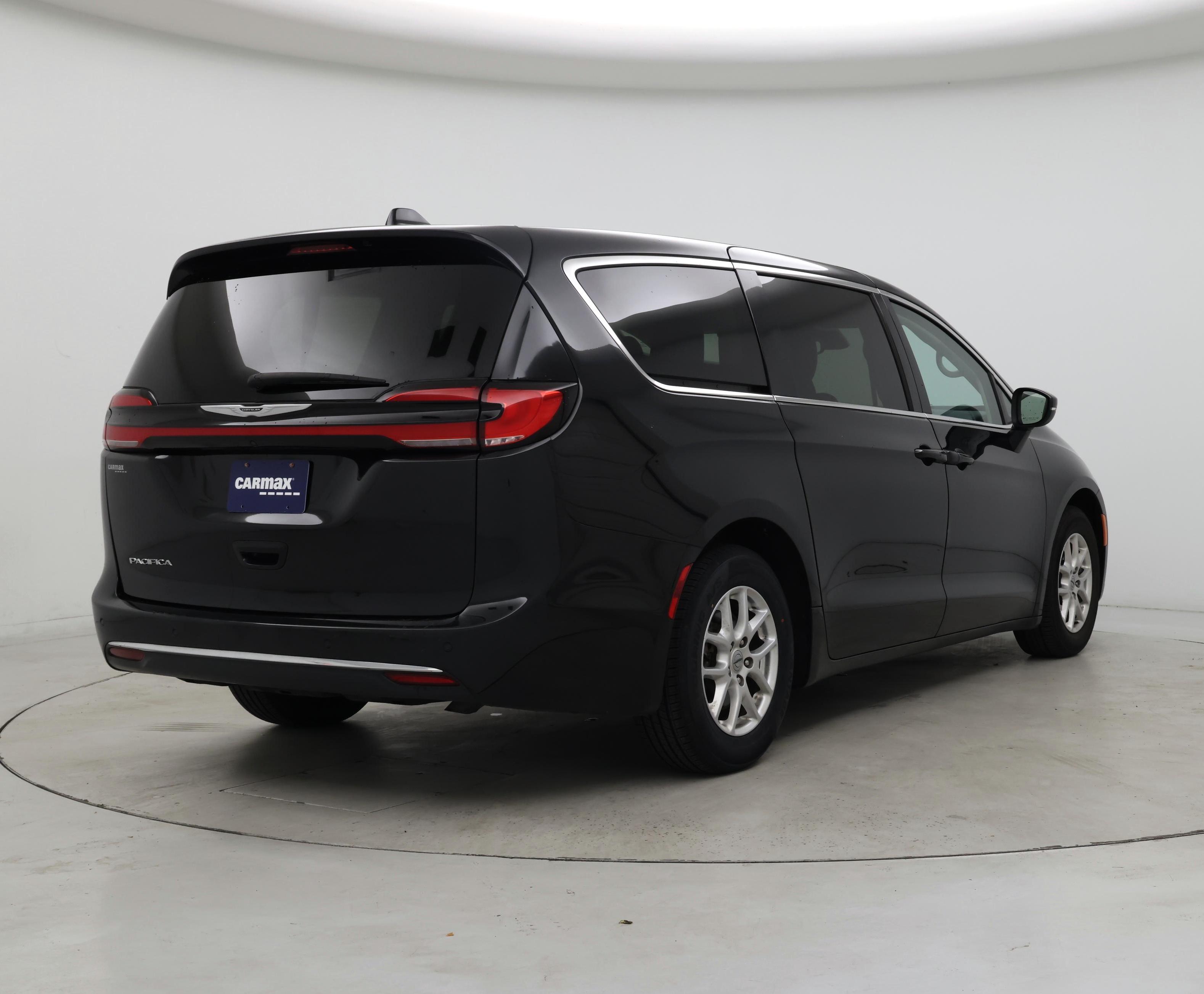 Thumbnail: 2023 Chrysler Pacifica - 8