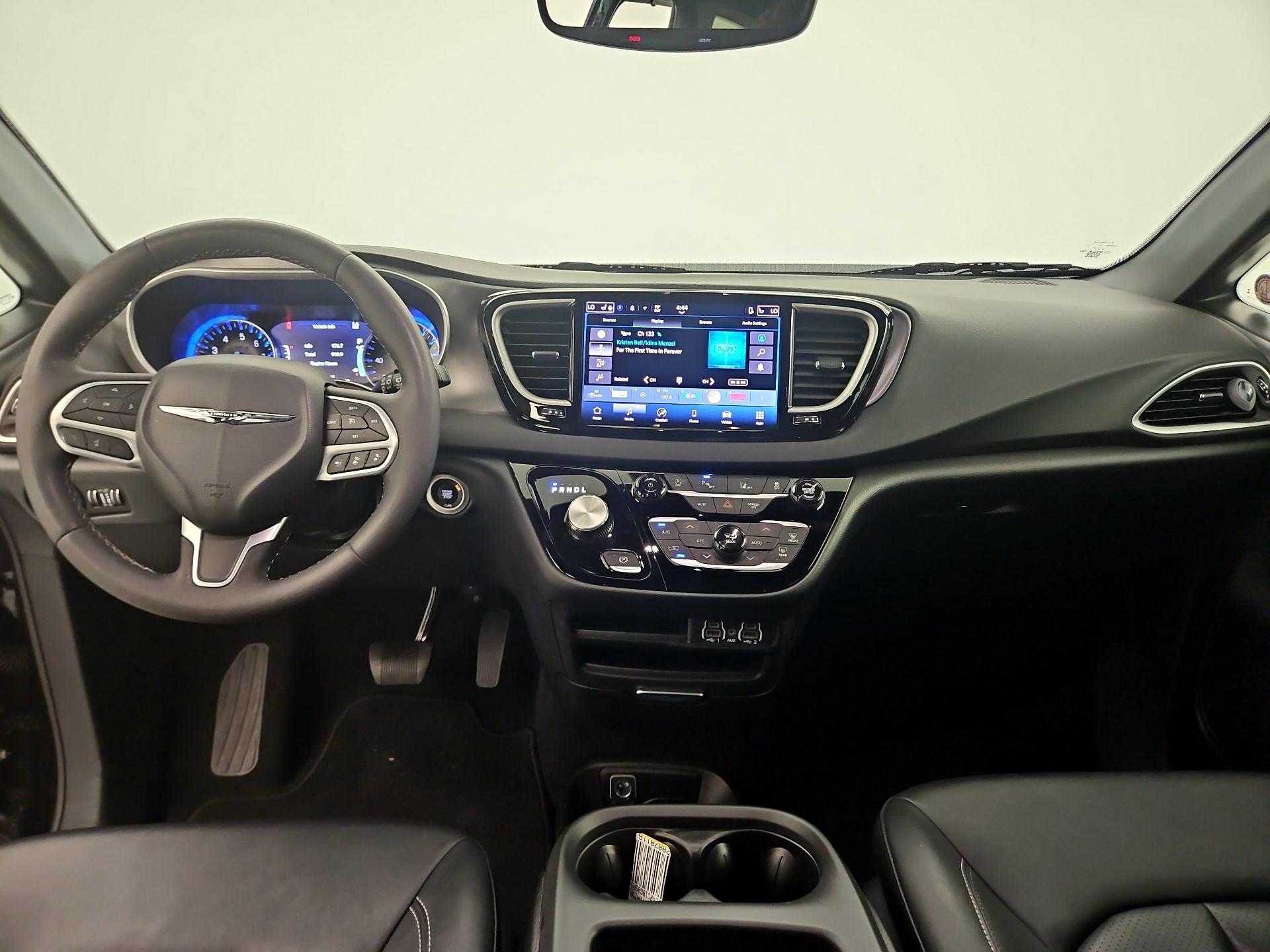 Thumbnail: 2025 Chrysler Pacifica - 9