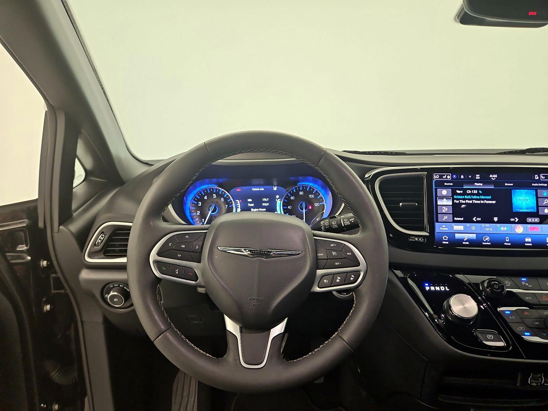 Thumbnail: 2025 Chrysler Pacifica - 10