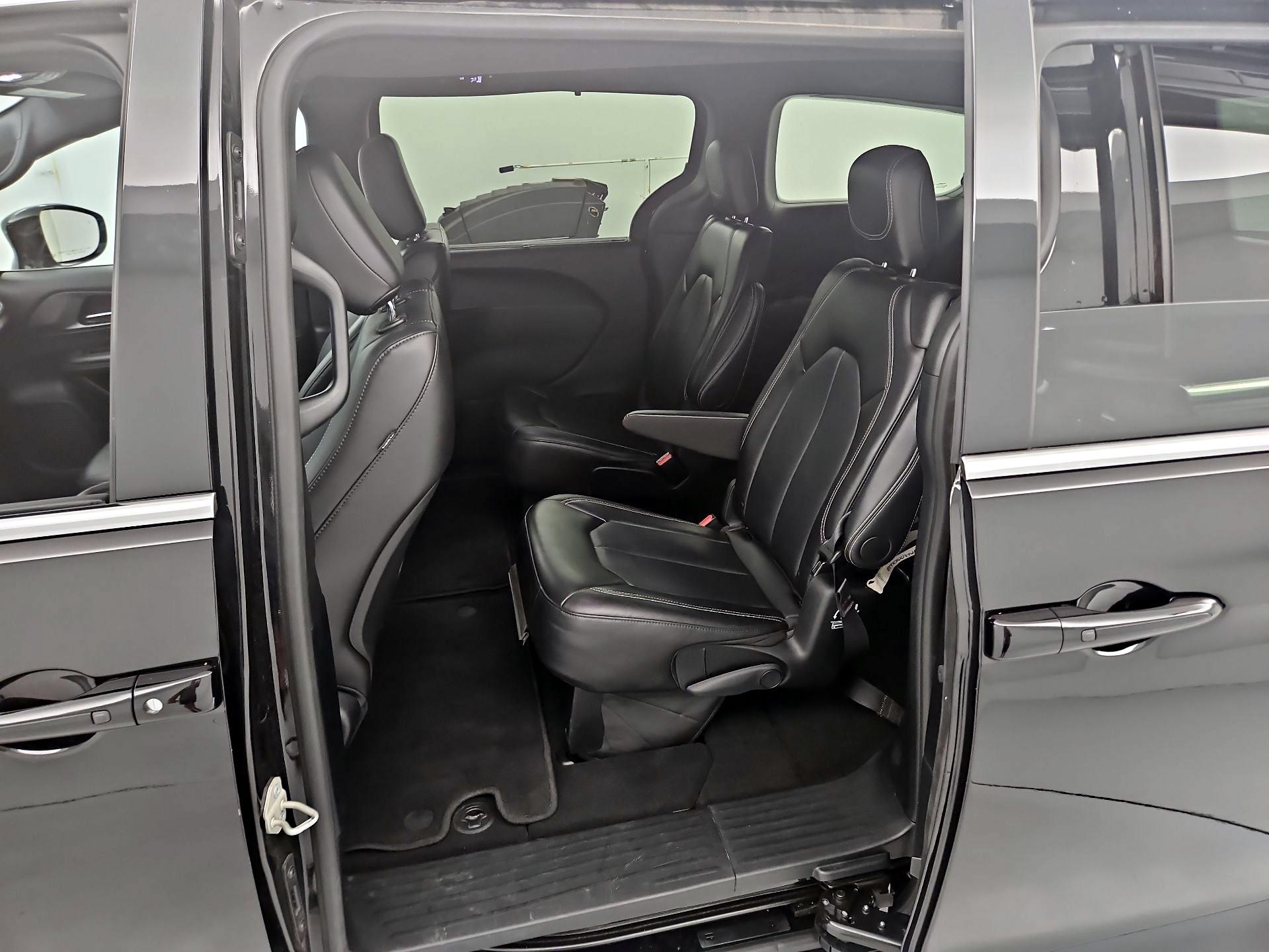 Thumbnail: 2025 Chrysler Pacifica - 19