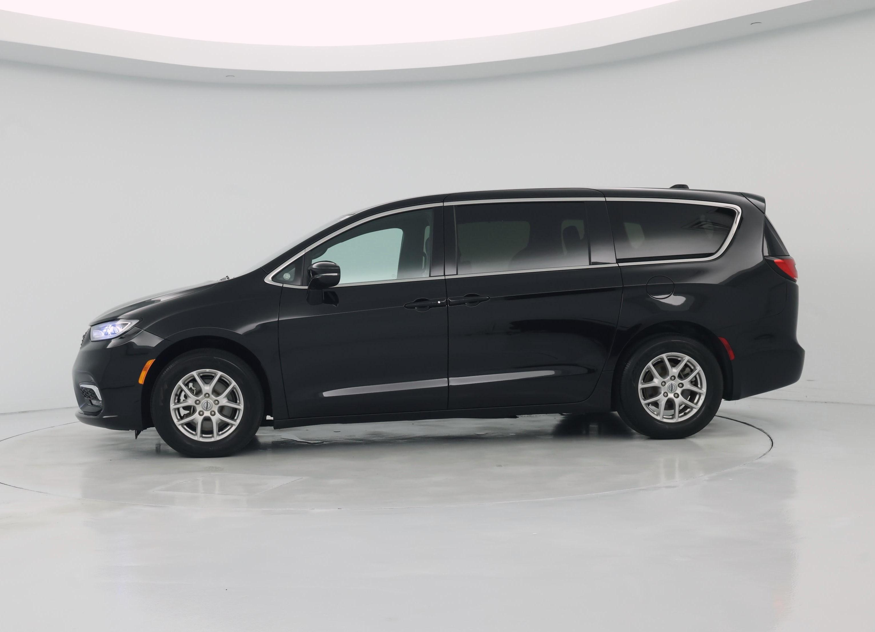 Thumbnail: 2025 Chrysler Pacifica - 3