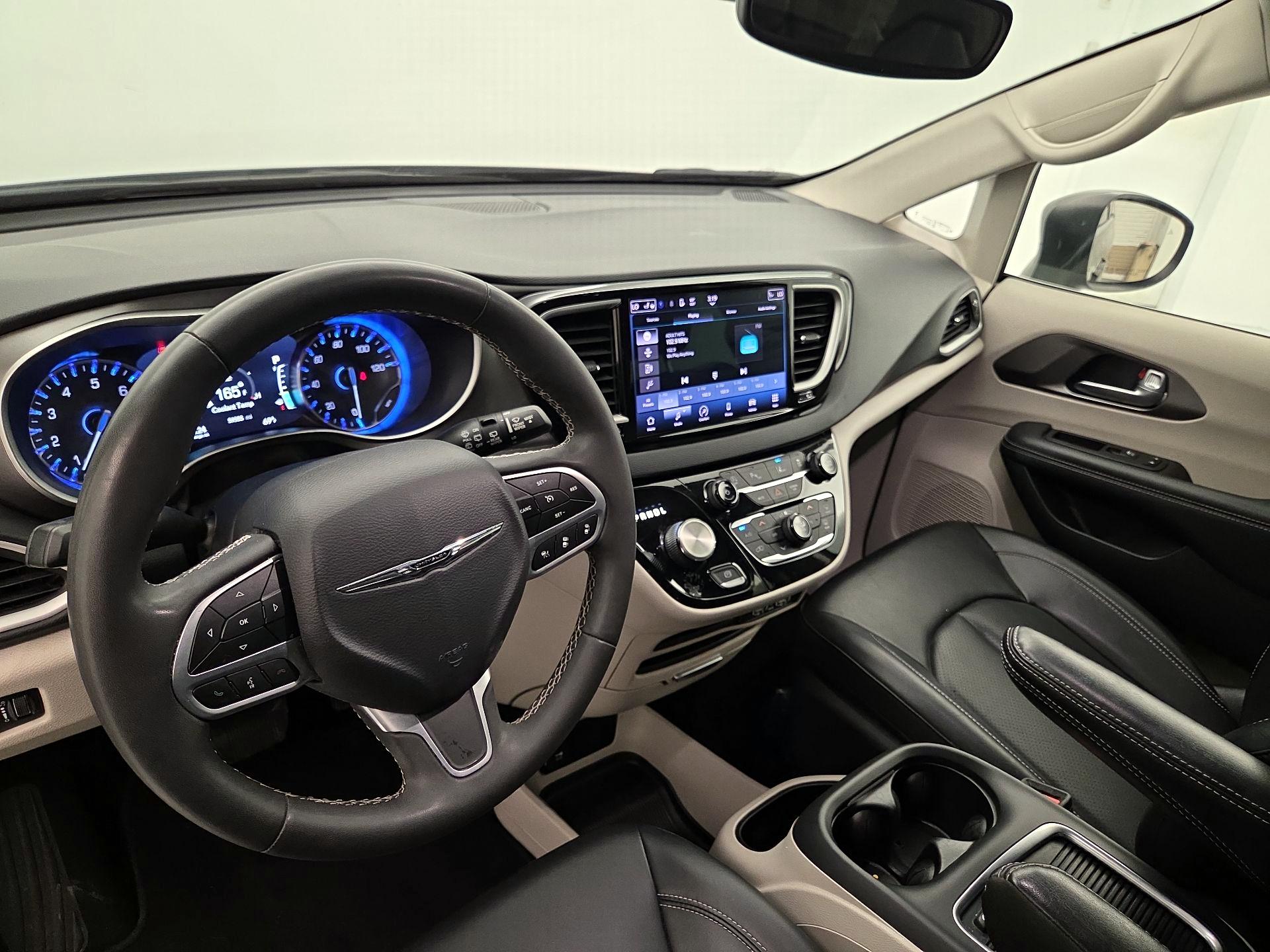Thumbnail: 2023 Chrysler Pacifica - 9