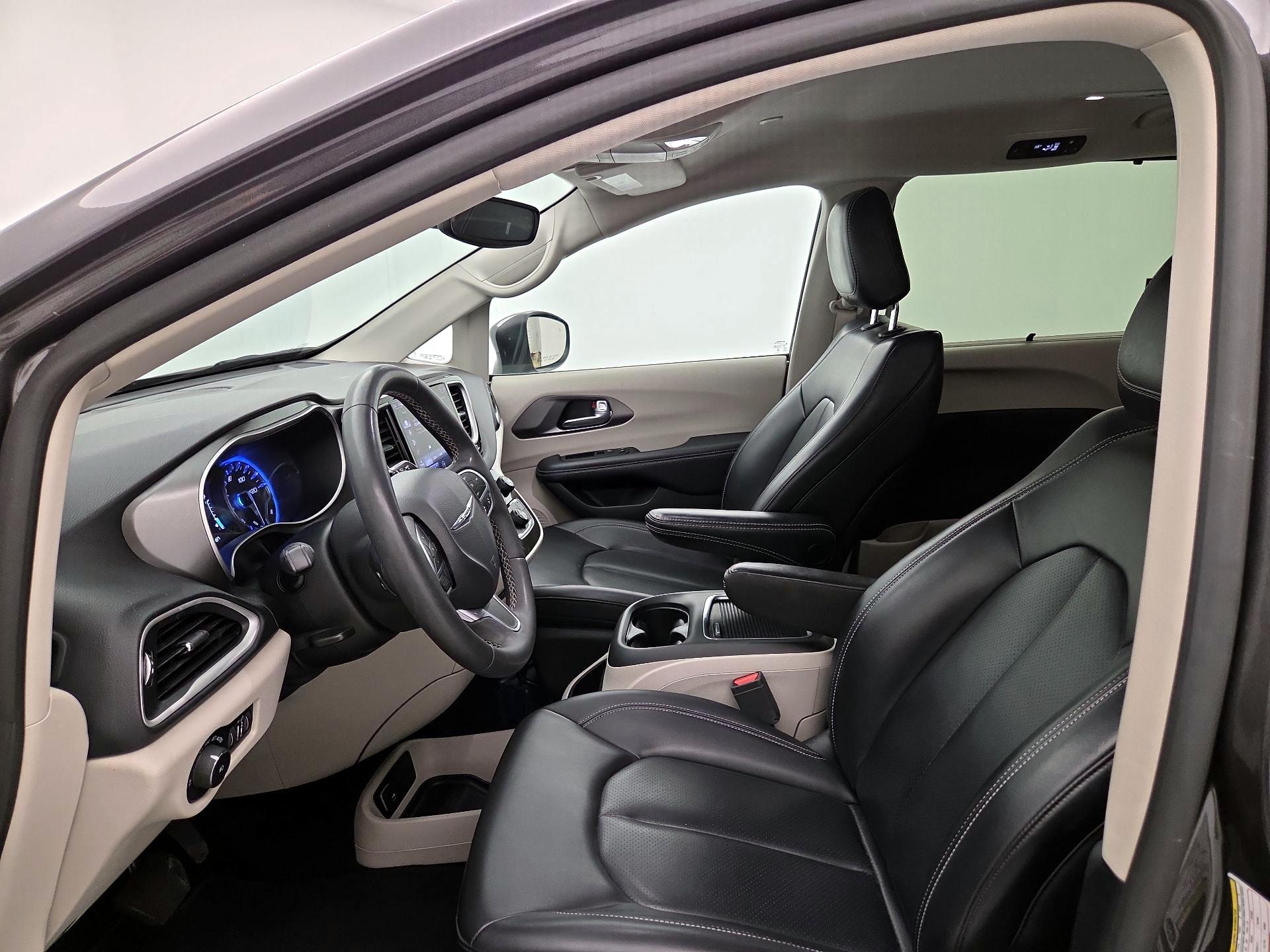Thumbnail: 2023 Chrysler Pacifica - 11